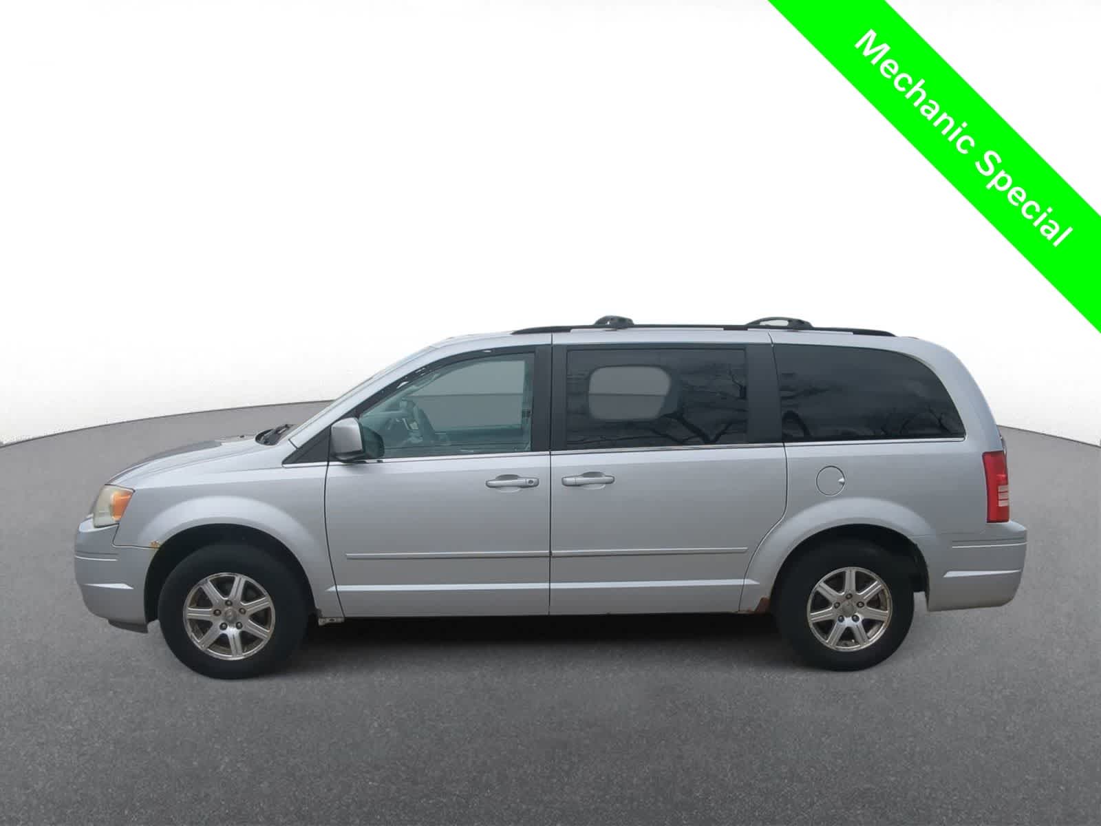 Thumbnail: 2008 Chrysler Town & Country - 5