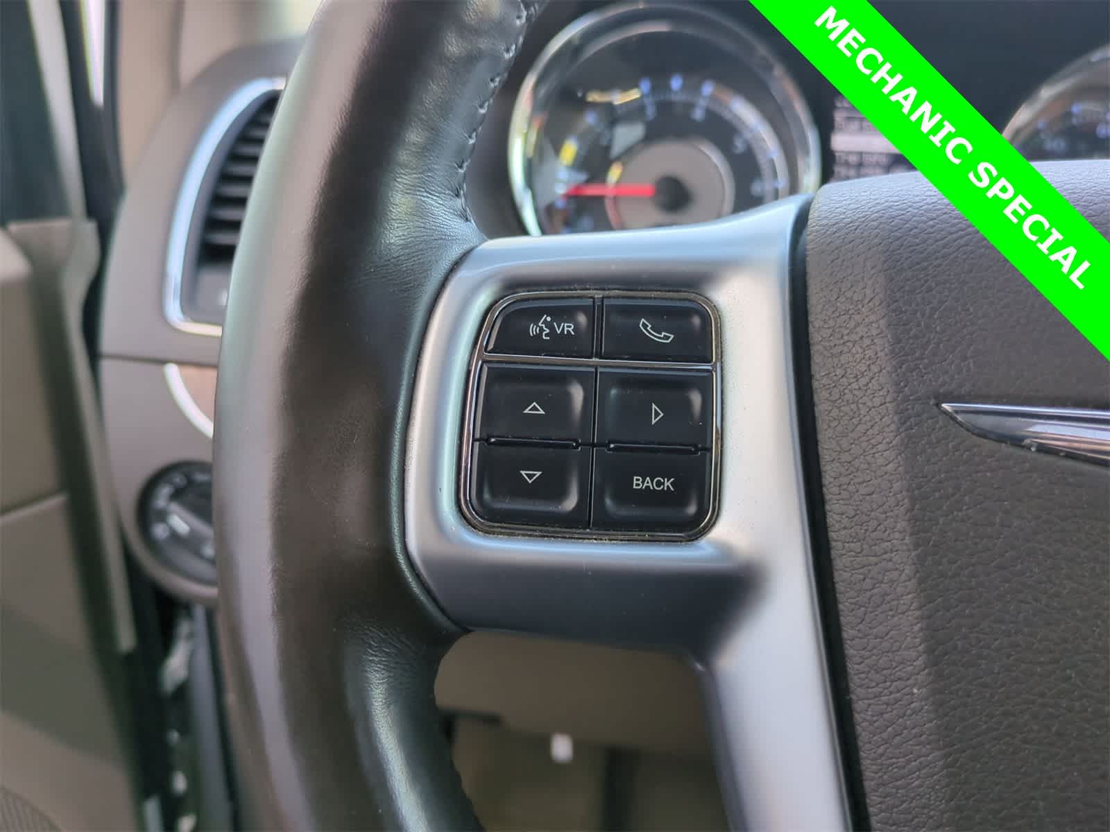 Thumbnail: 2011 Chrysler Town & Country - 23