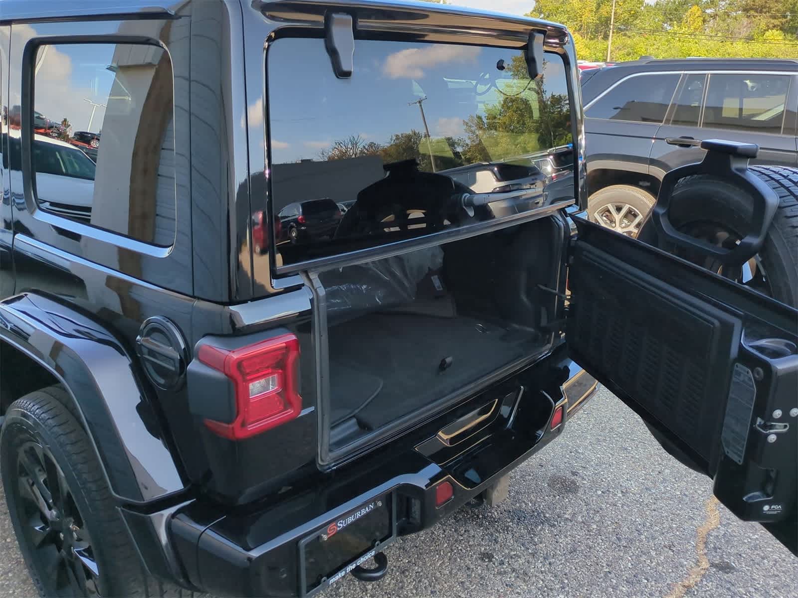 Thumbnail: 2023 Jeep Wrangler - 33