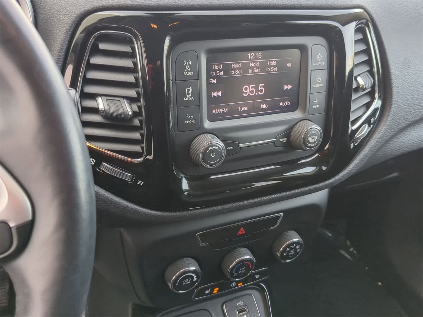 Thumbnail: 2018 Jeep Compass - 34