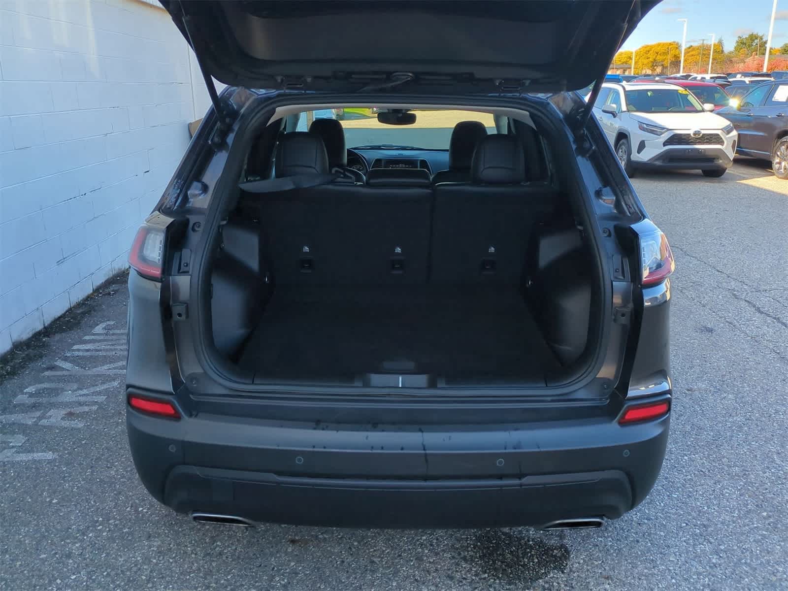 Thumbnail: 2021 Jeep Cherokee - 33