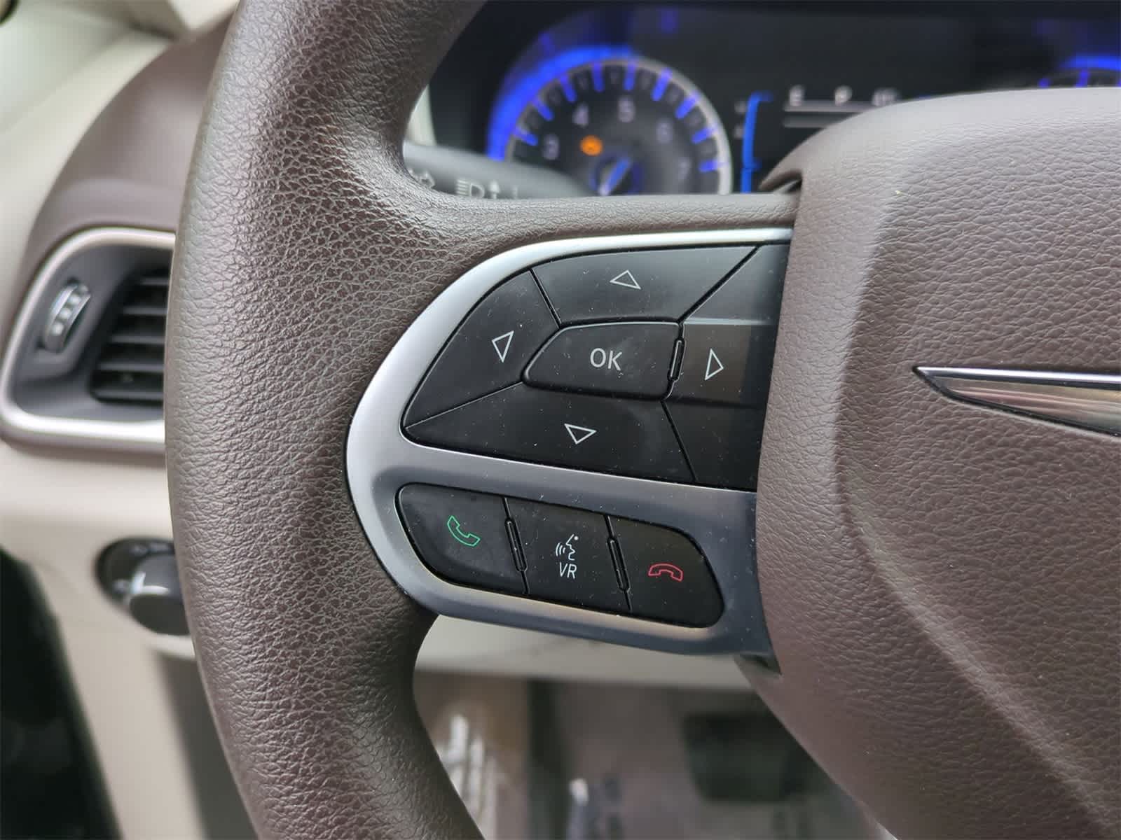 Thumbnail: 2017 Chrysler Pacifica - 23