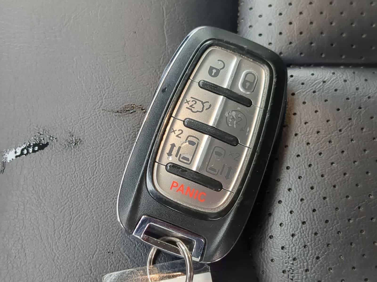 Thumbnail: 2023 Chrysler Pacifica - 33