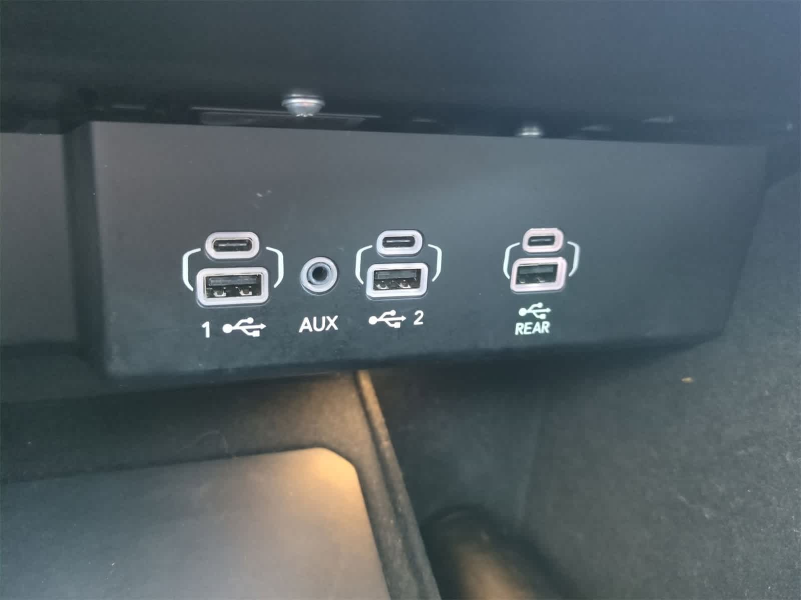 Thumbnail: 2023 Jeep Wagoneer - 31