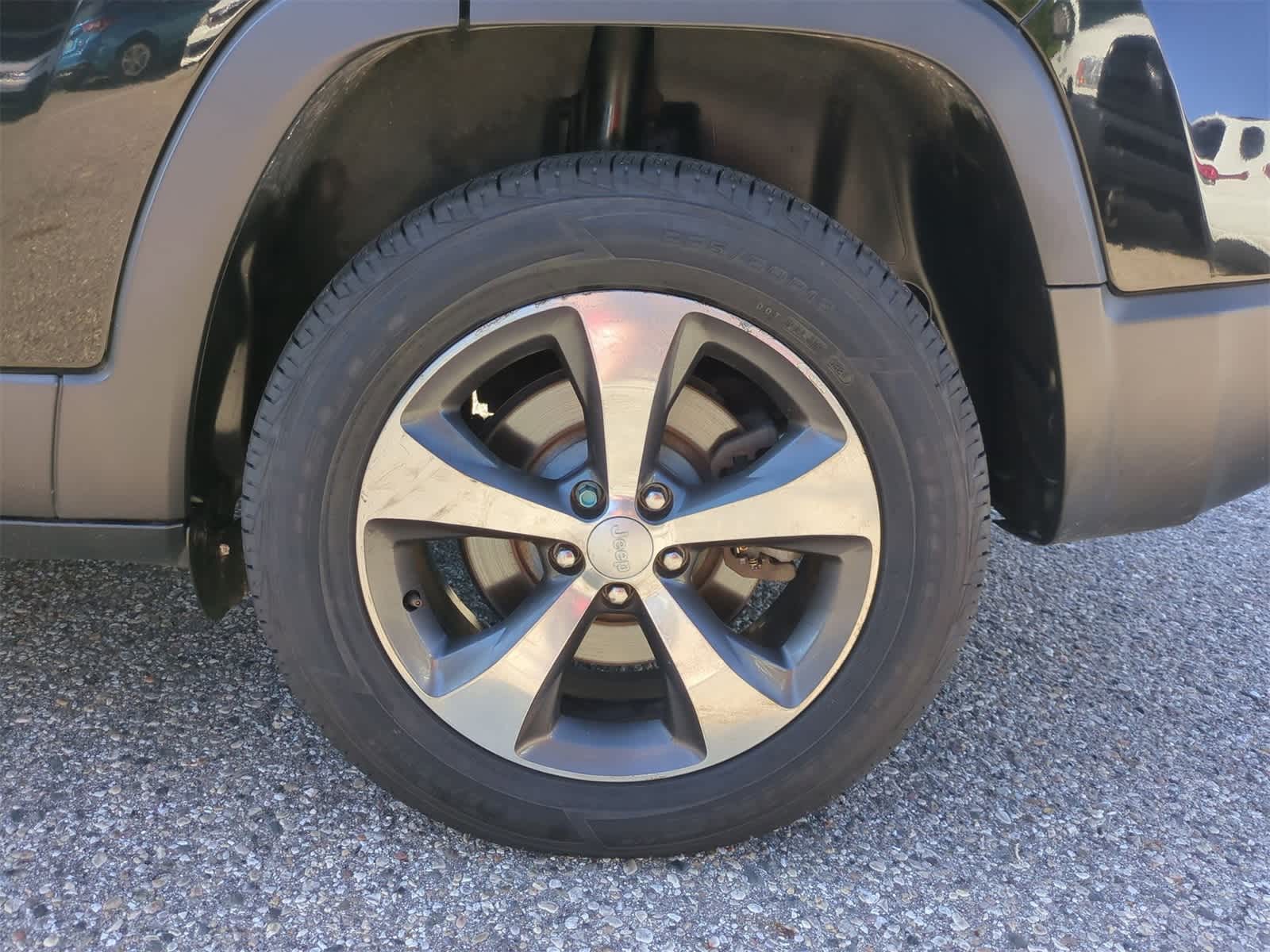Thumbnail: 2019 Jeep Cherokee - 14