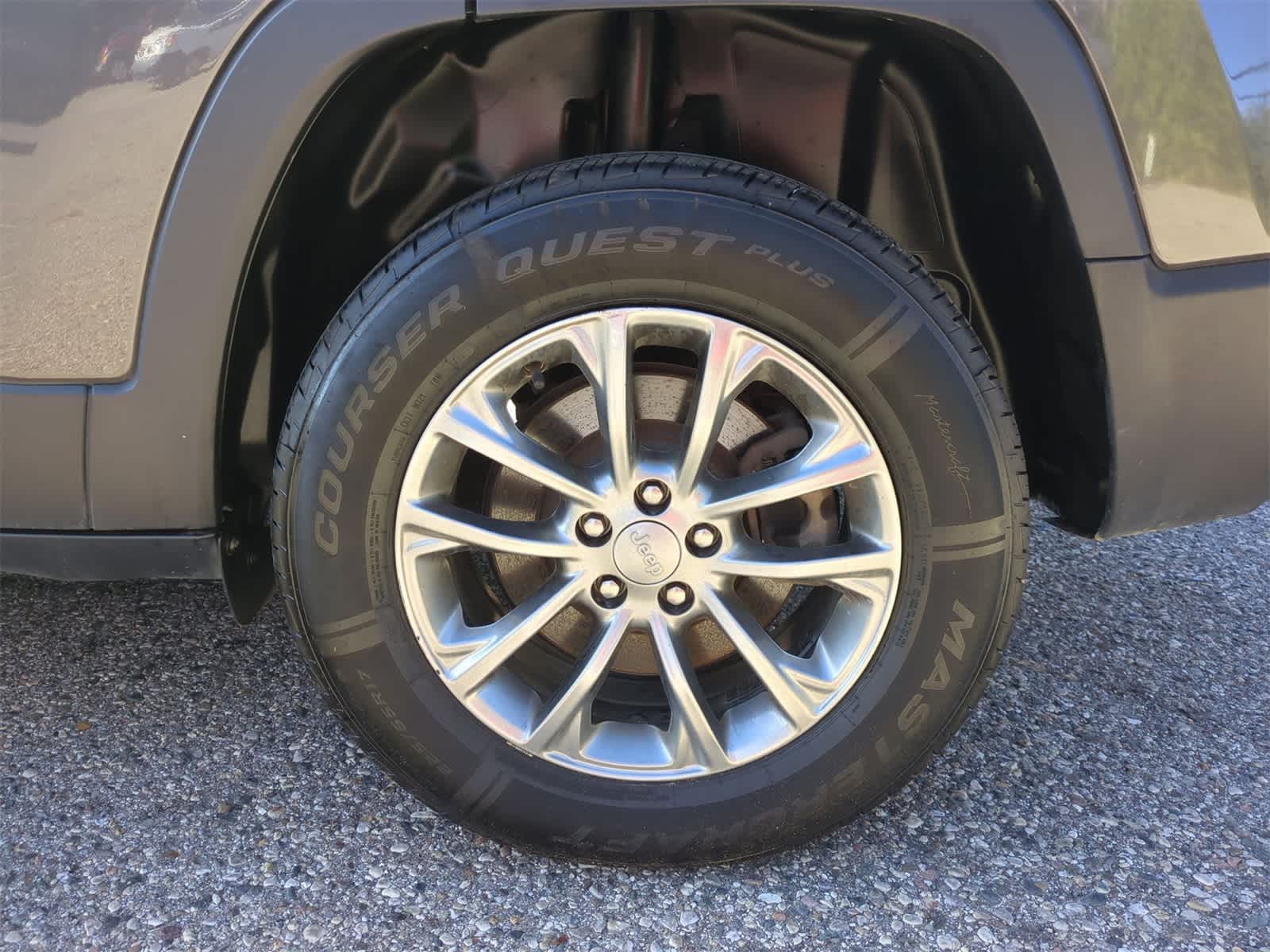 Thumbnail: 2021 Jeep Cherokee - 14