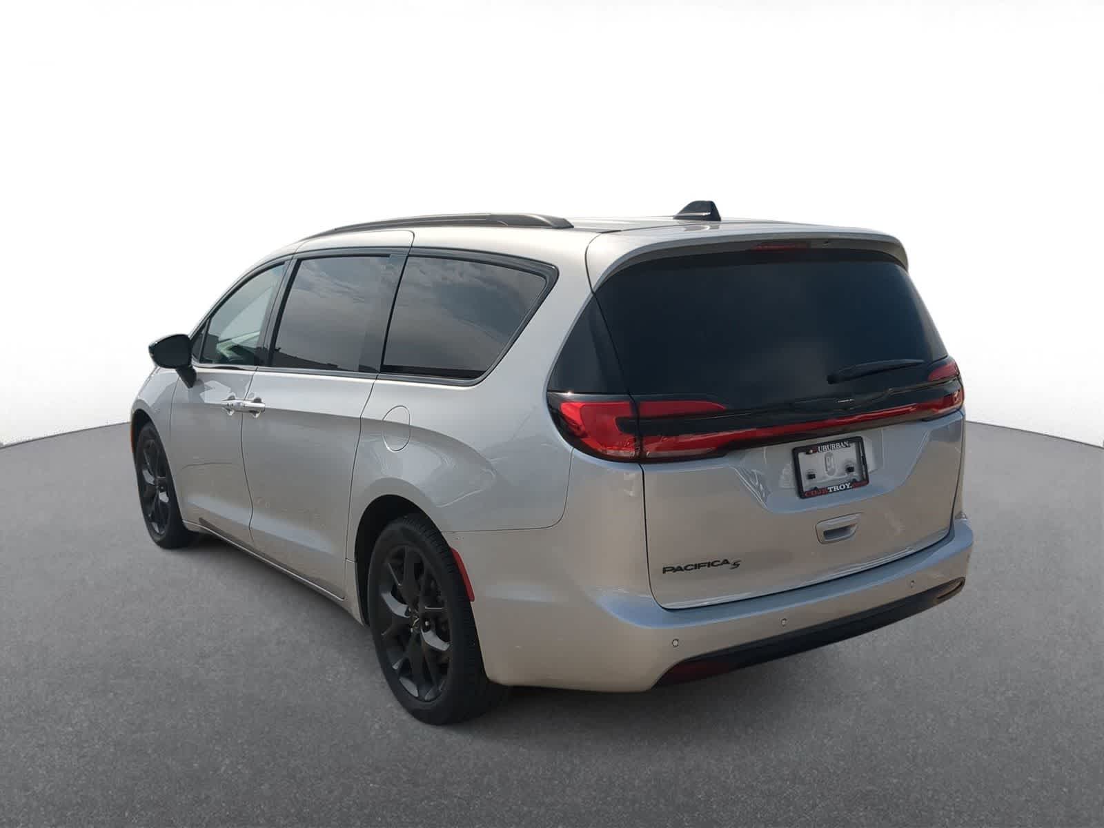Thumbnail: 2024 Chrysler Pacifica - 6