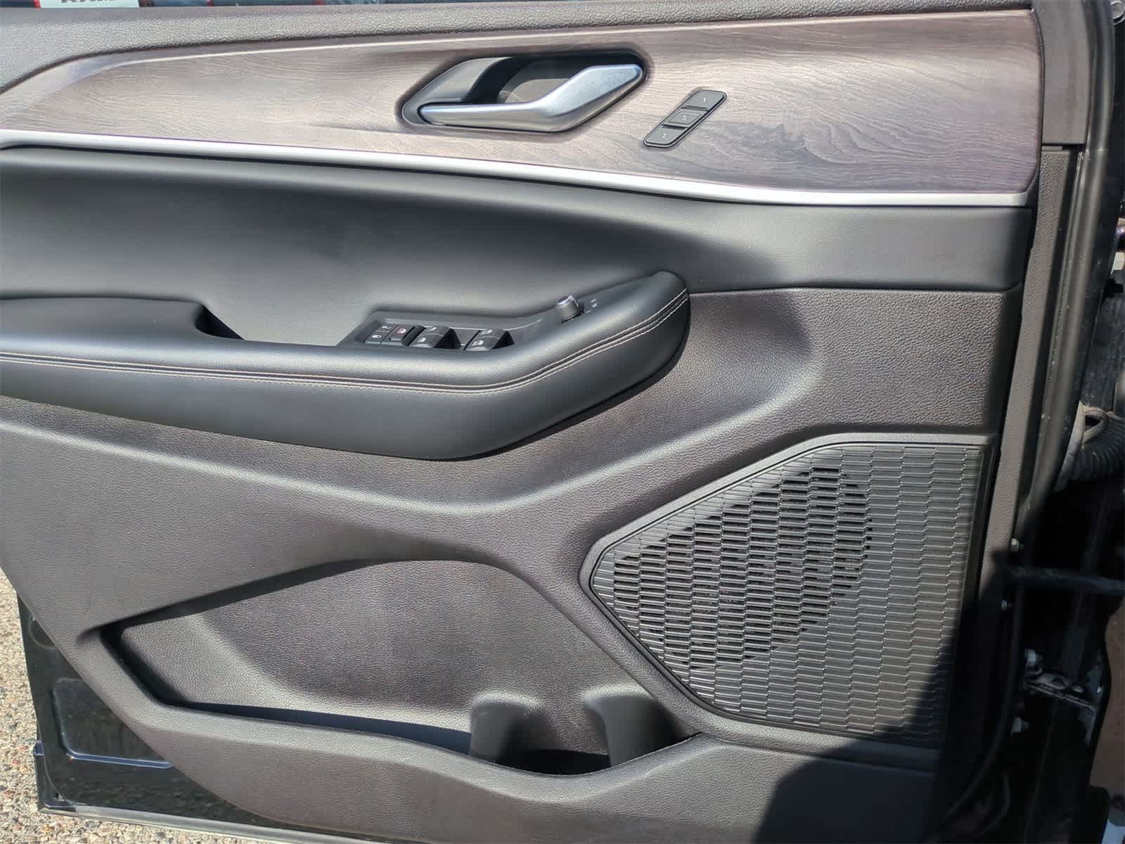 Thumbnail: 2023 Jeep Grand Cherokee L - 31