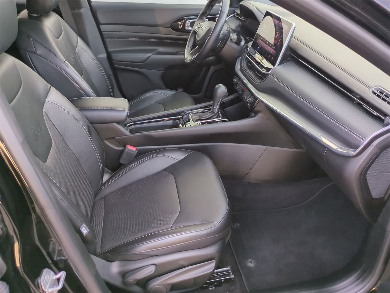 Thumbnail: 2022 Jeep Compass - 22