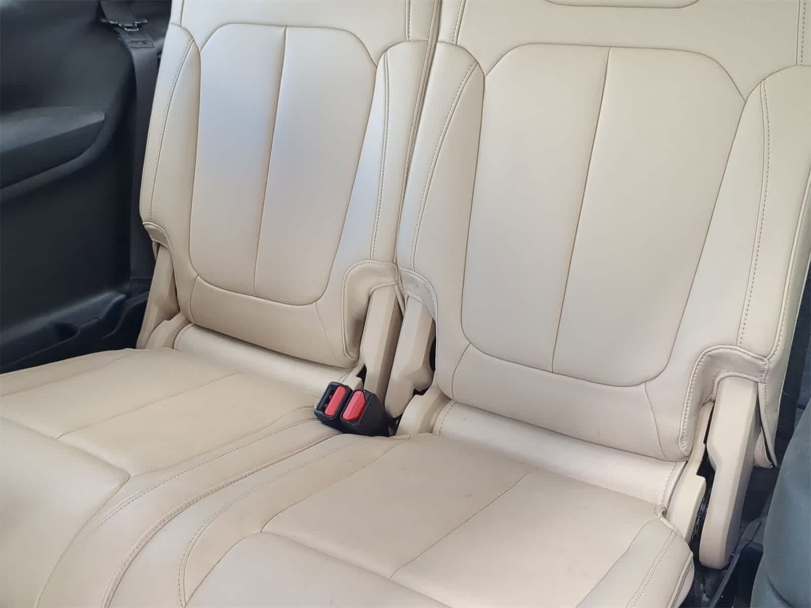 Thumbnail: 2022 Jeep Grand Cherokee L - 28