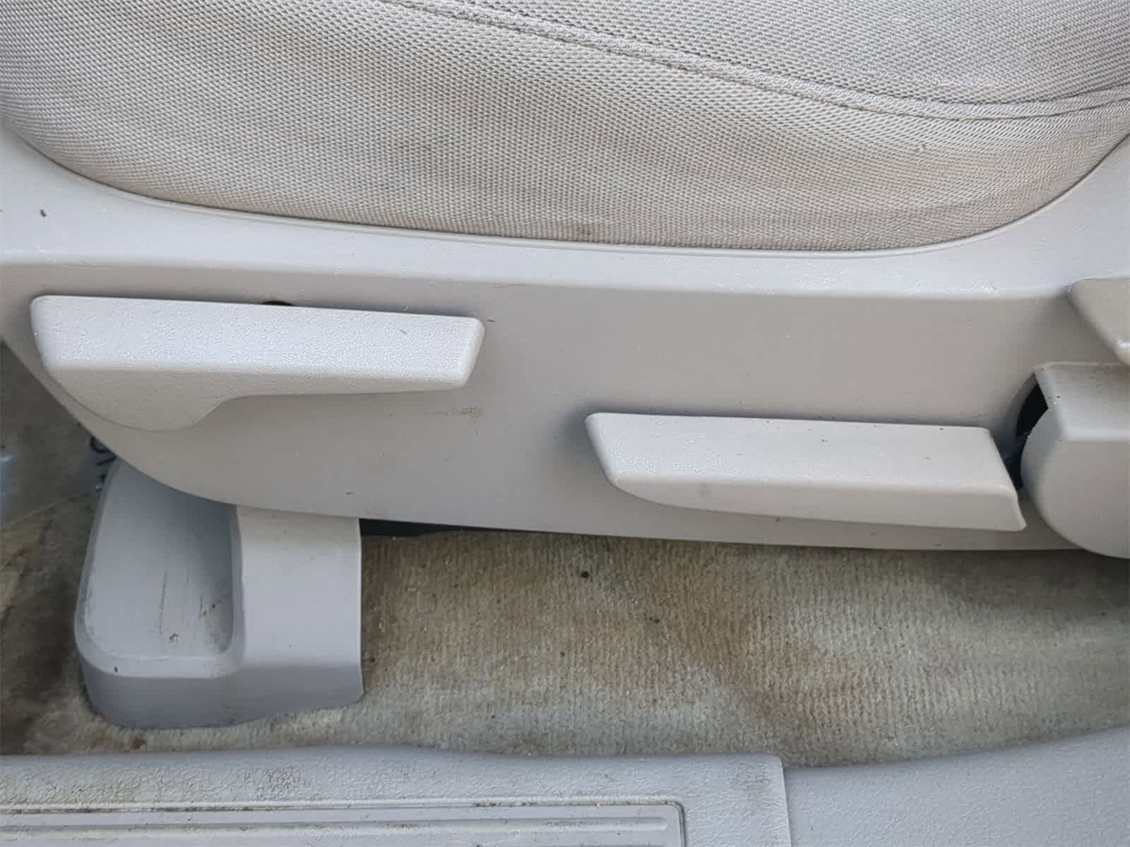 Thumbnail: 2010 Ford Edge - 23