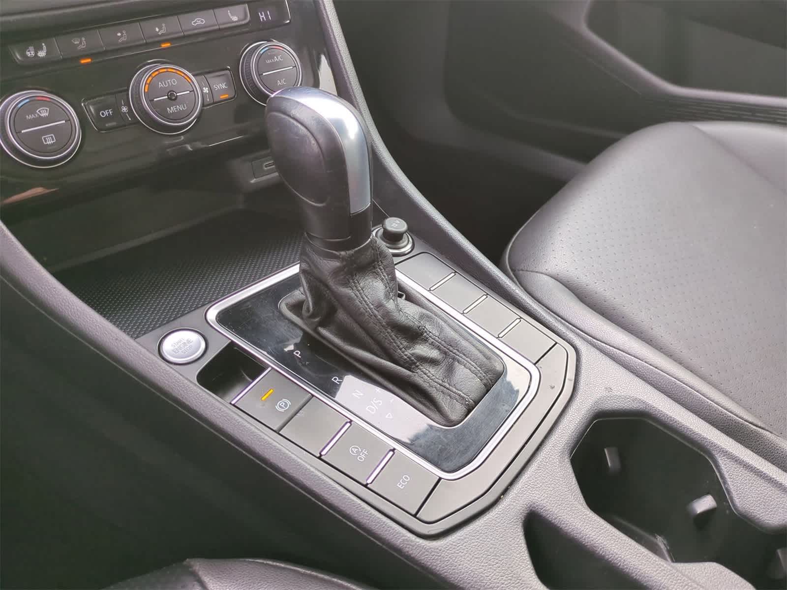 Thumbnail: 2020 Volkswagen Jetta - 32