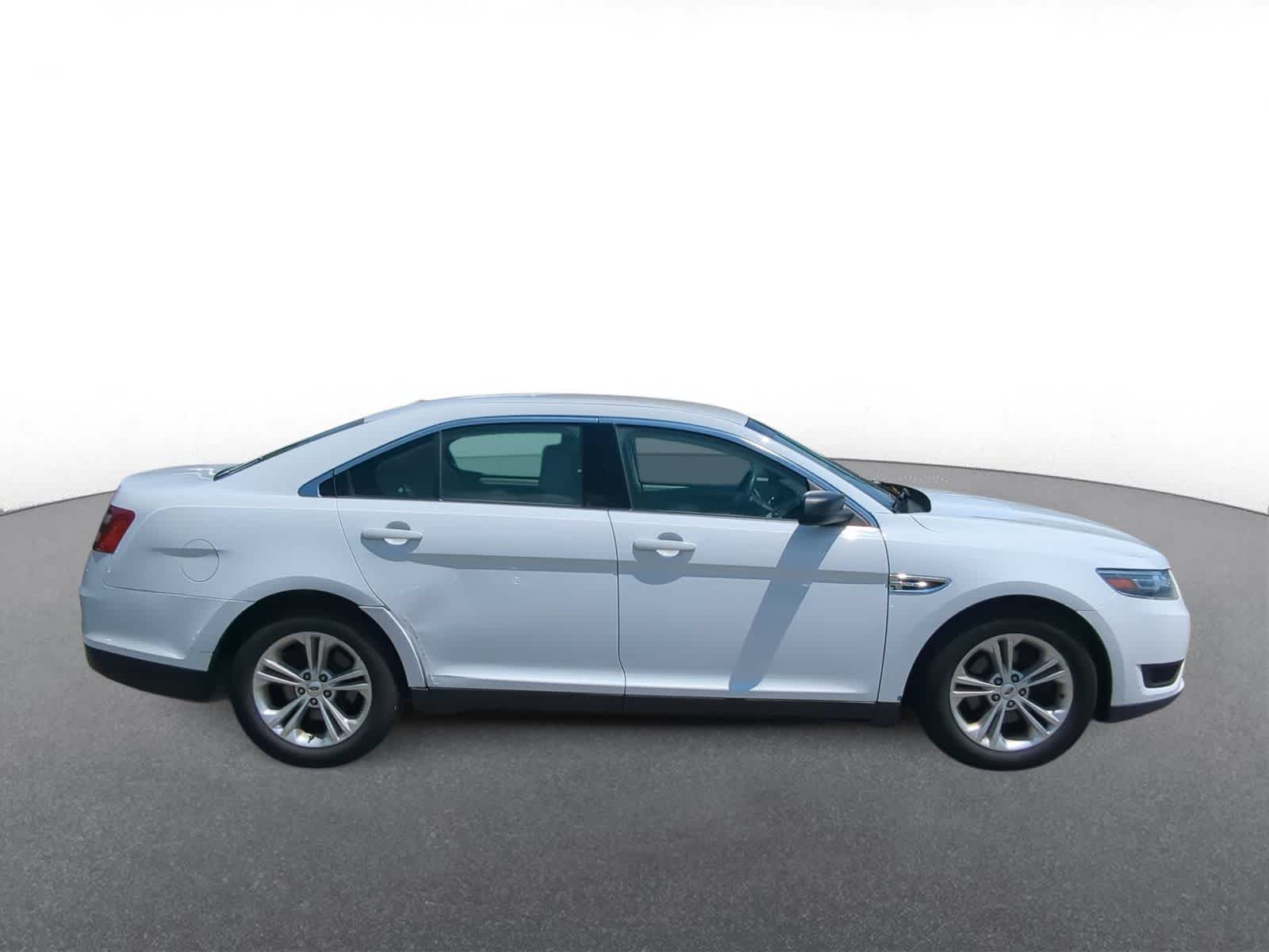 Thumbnail: 2015 Ford Taurus - 9