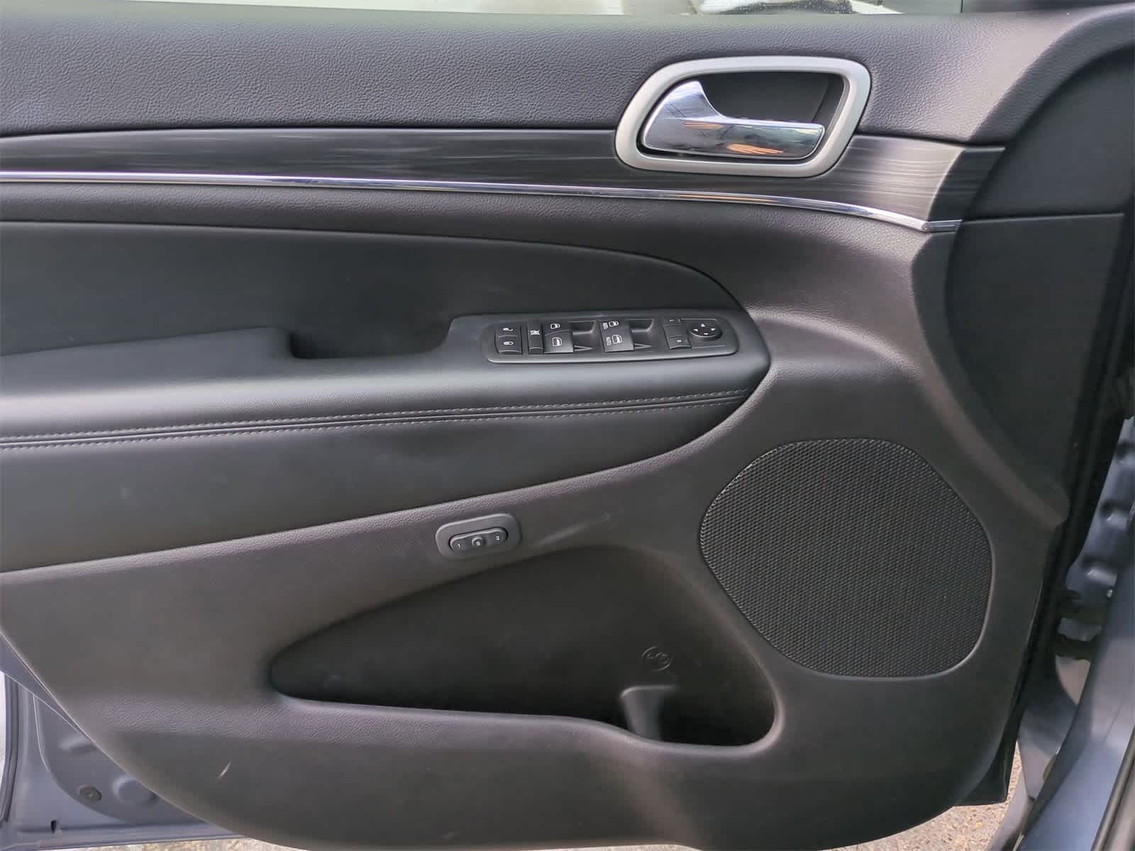 Thumbnail: 2019 Jeep Grand Cherokee - 30