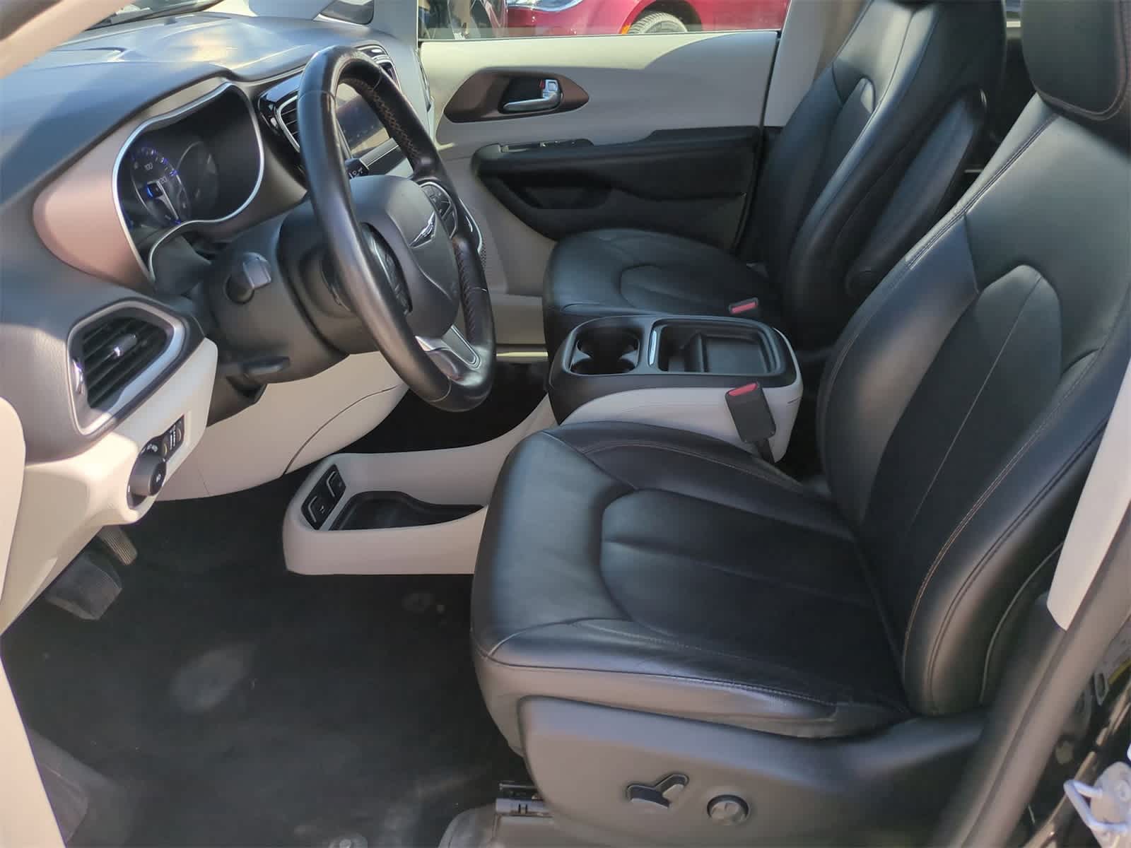 Thumbnail: 2019 Chrysler Pacifica - 16