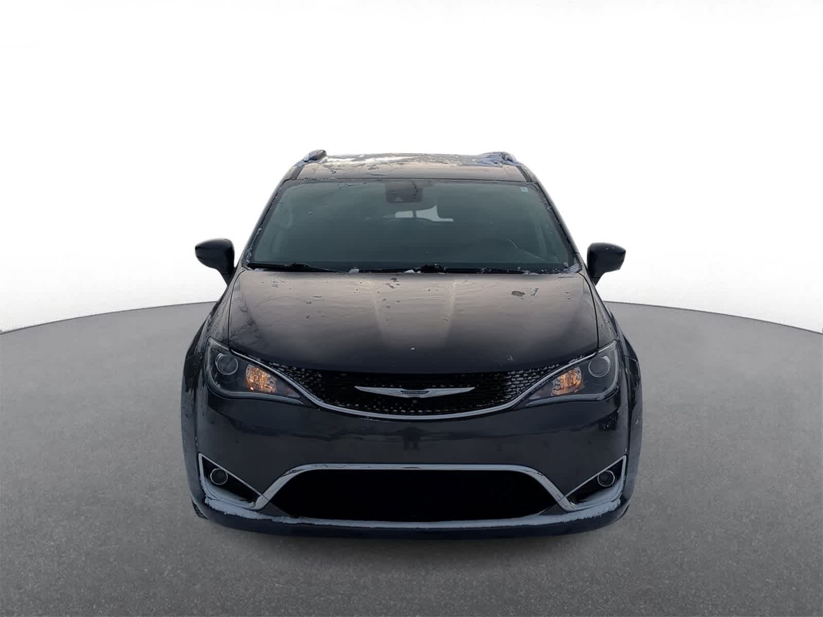 Thumbnail: 2017 Chrysler Pacifica - 3