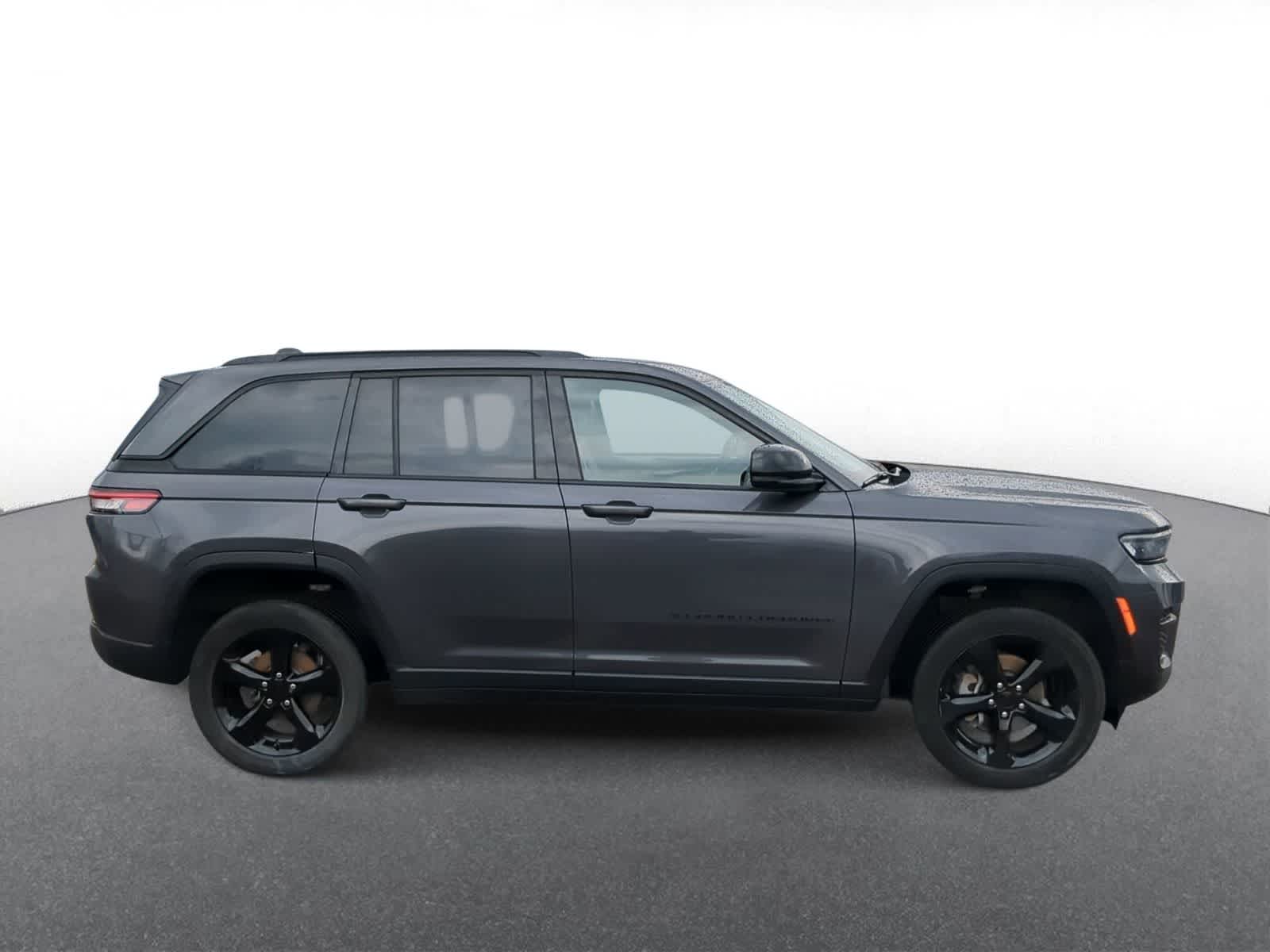 Thumbnail: 2022 Jeep Grand Cherokee - 9