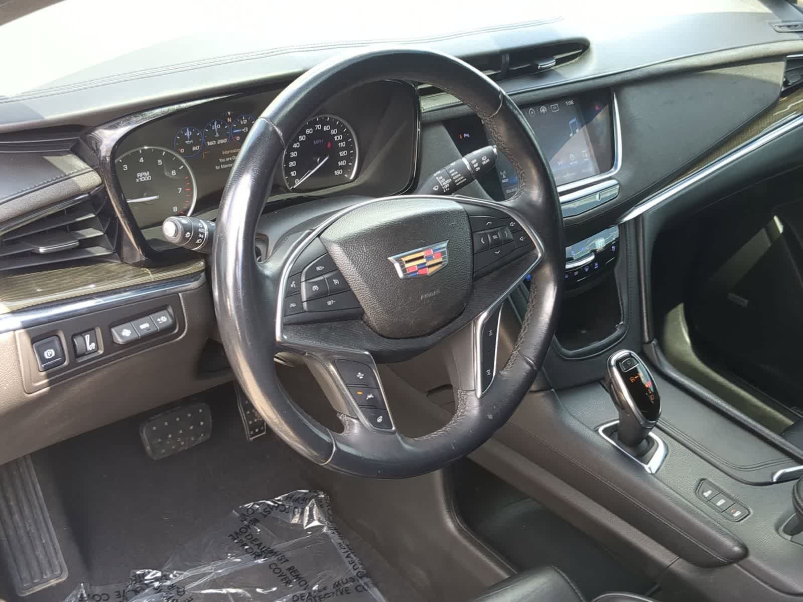 Thumbnail: 2017 Cadillac XT5 - 10