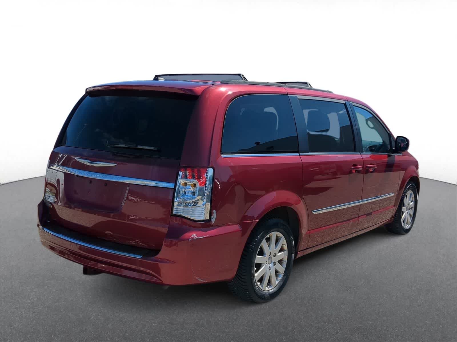 Thumbnail: 2014 Chrysler Town & Country - 8