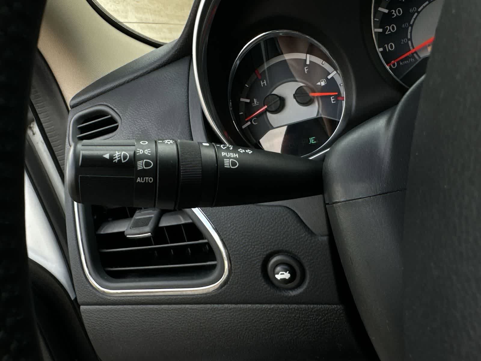 Thumbnail: 2013 Chrysler 200 - 27