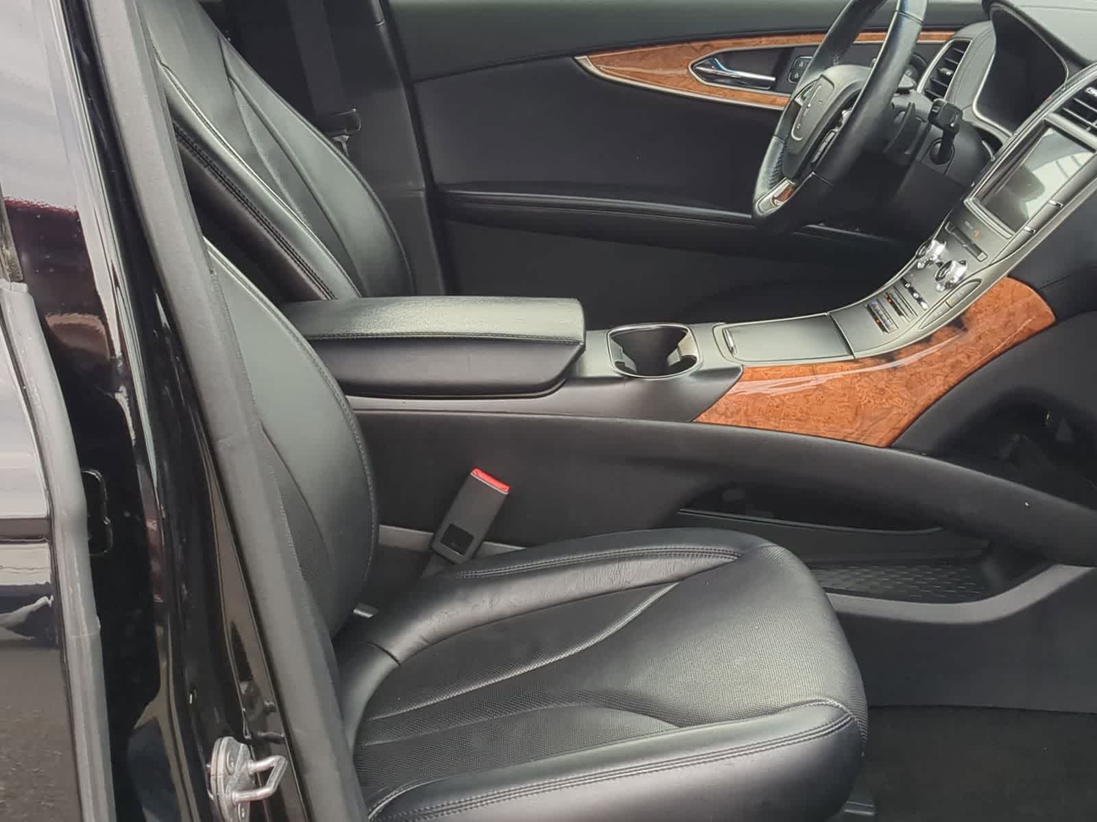 Thumbnail: 2020 Lincoln Nautilus - 21