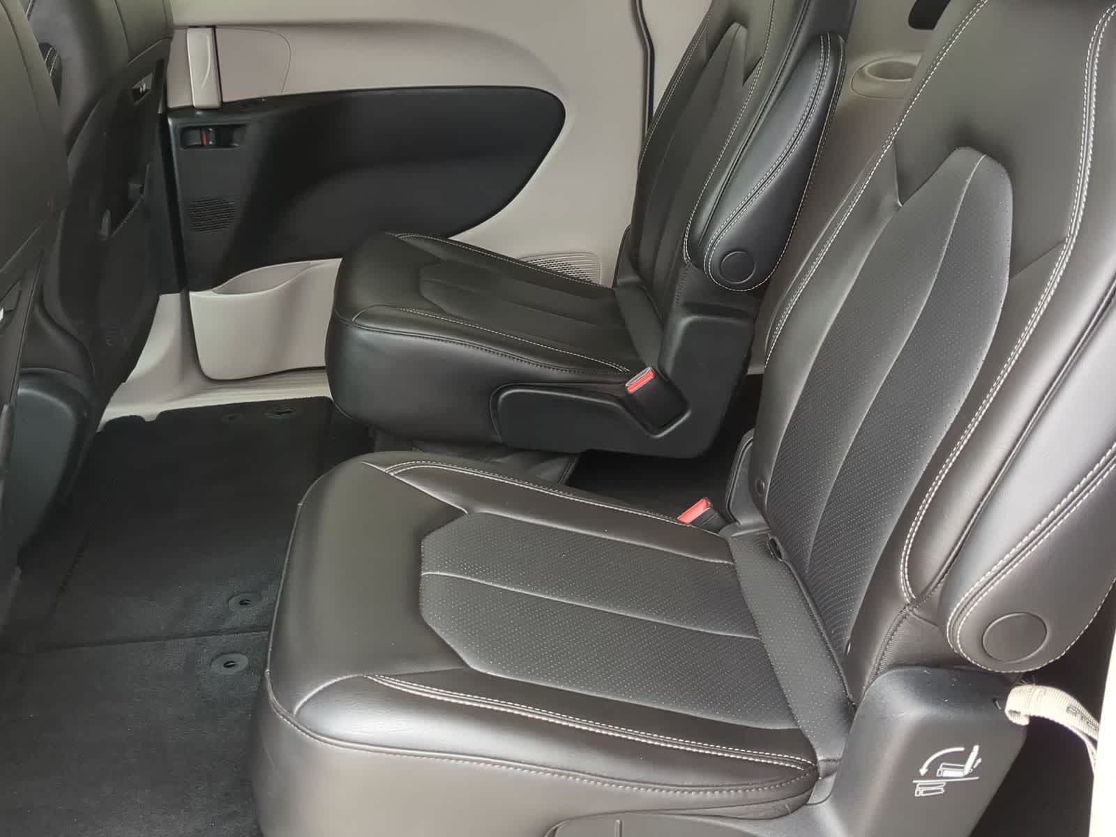 Thumbnail: 2023 Chrysler Pacifica - 19