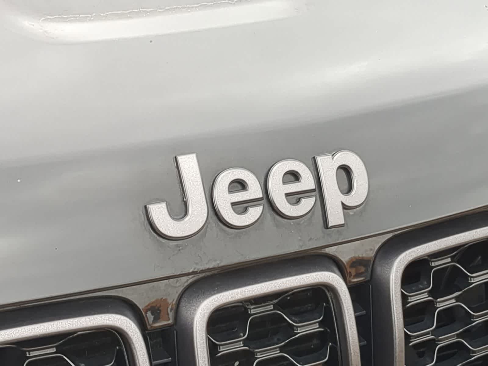 Thumbnail: 2018 Jeep Grand Cherokee - 12