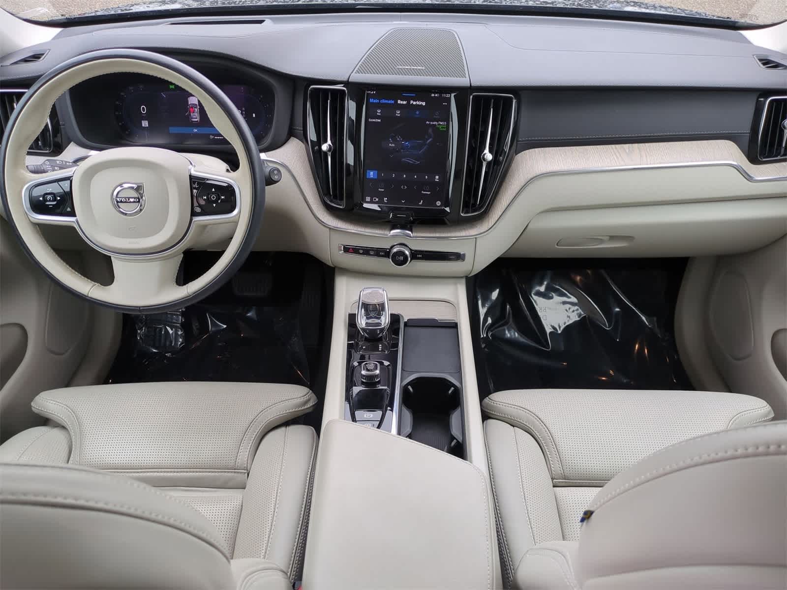 Thumbnail: 2022 Volvo XC60 - 14
