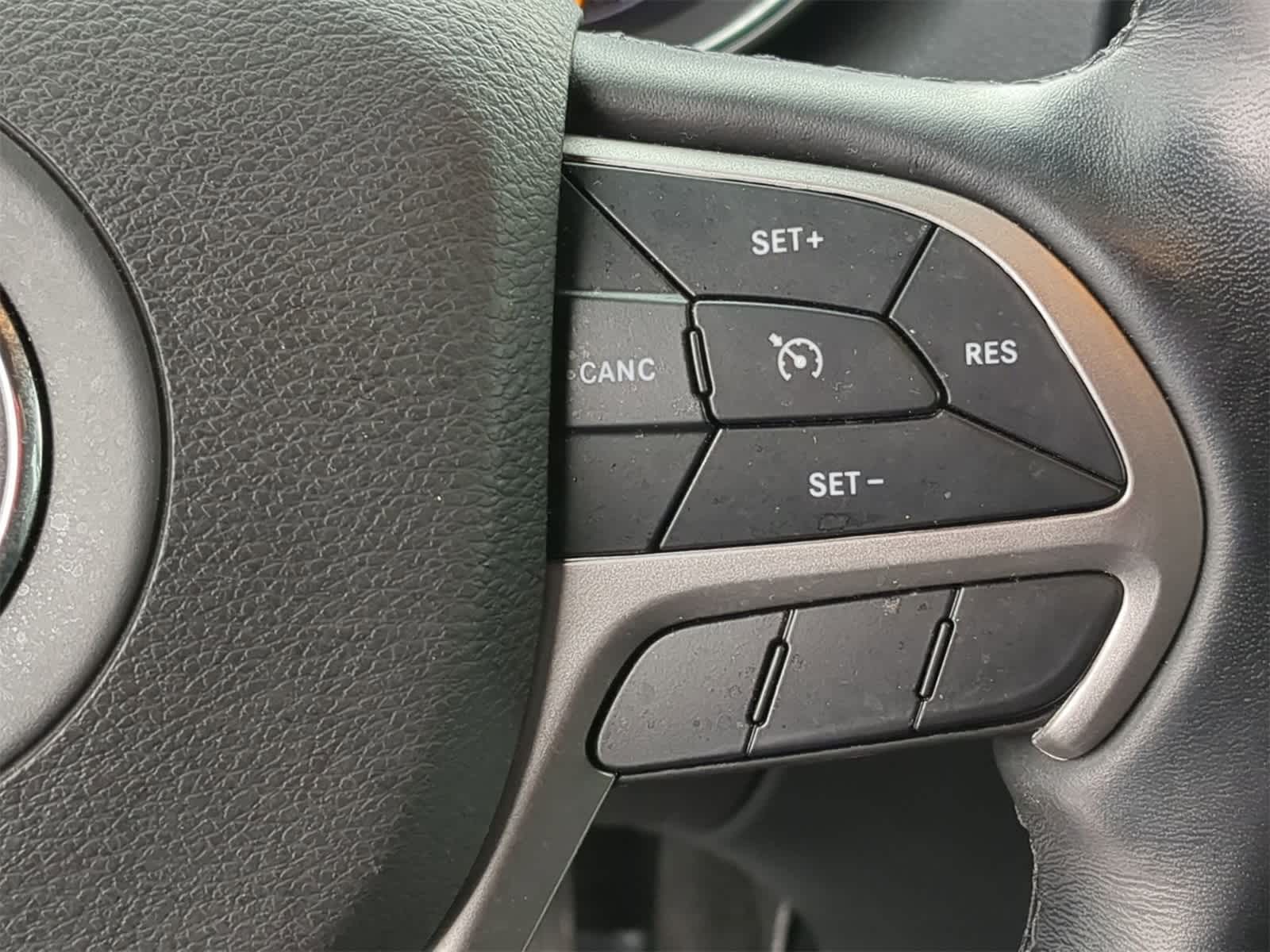 Thumbnail: 2022 Jeep Grand Cherokee - 31