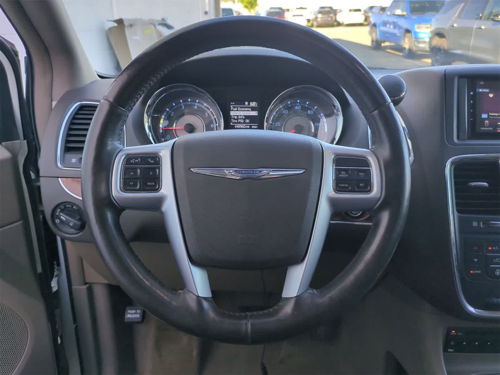 Thumbnail: 2011 Chrysler Town & Country - 22
