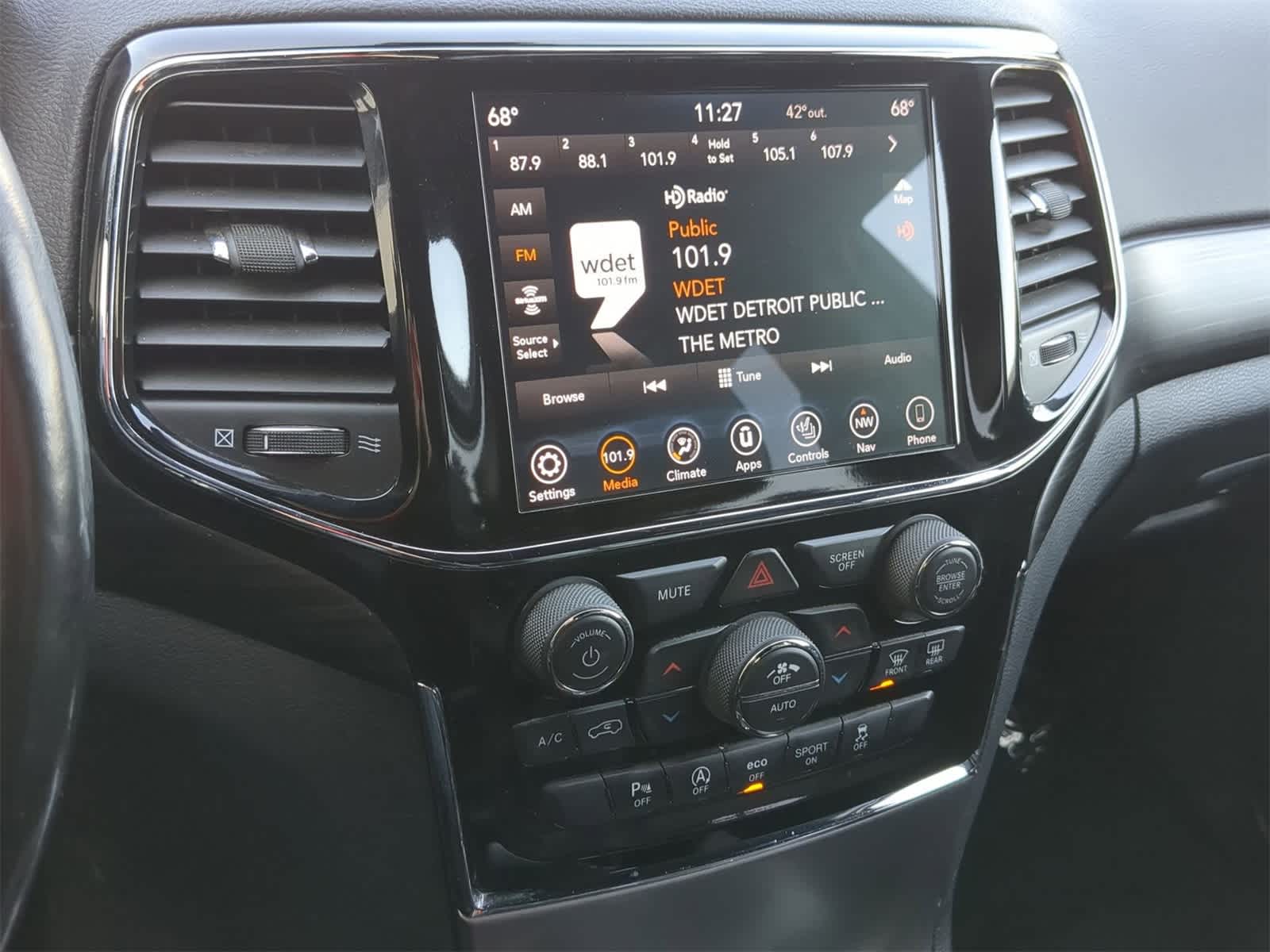 Thumbnail: 2020 Jeep Grand Cherokee - 26