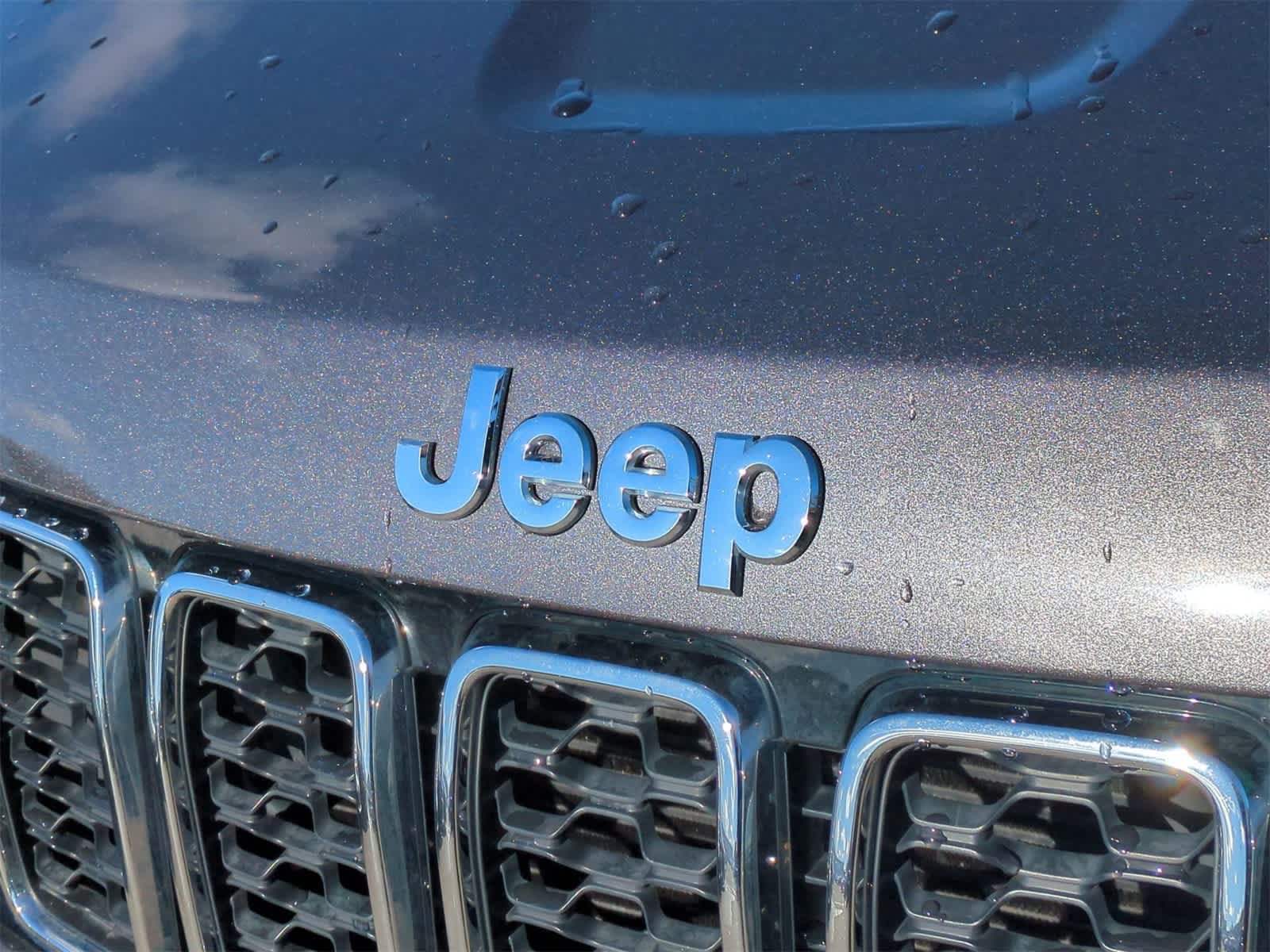 Thumbnail: 2018 Jeep Grand Cherokee - 12