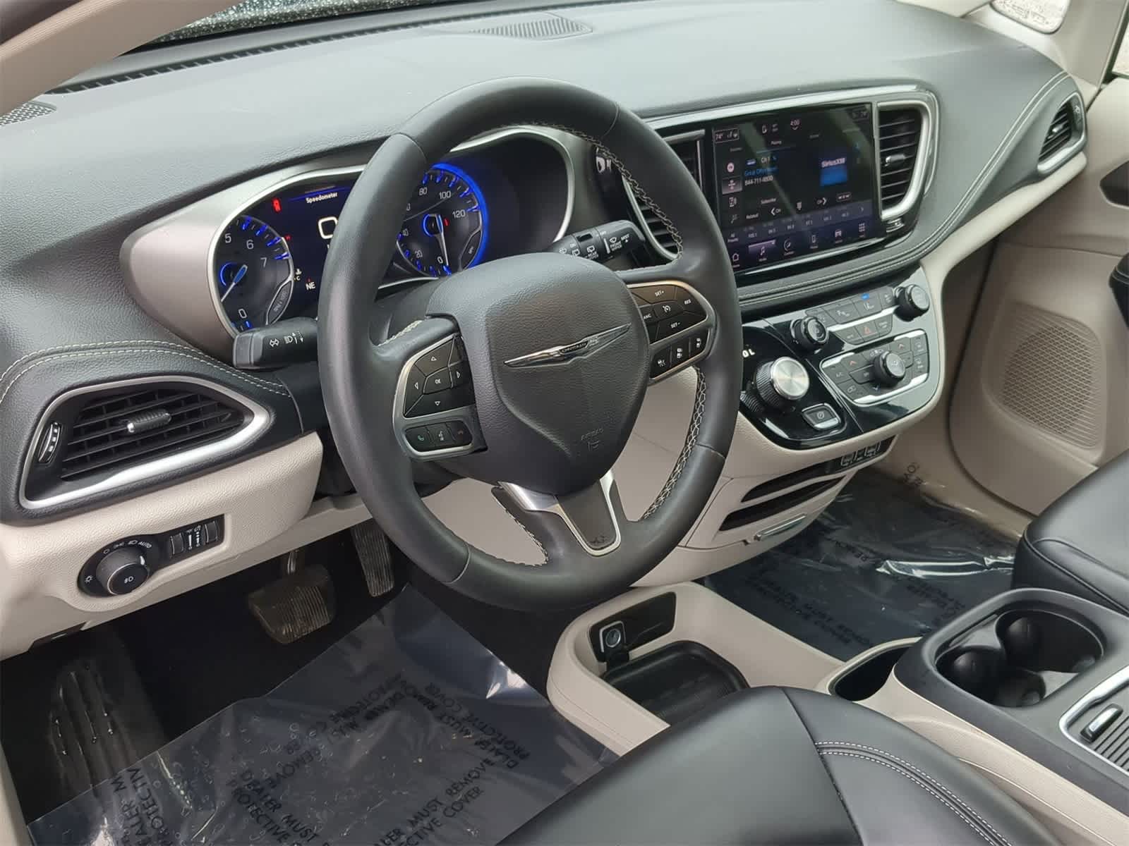 Thumbnail: 2023 Chrysler Pacifica - 10