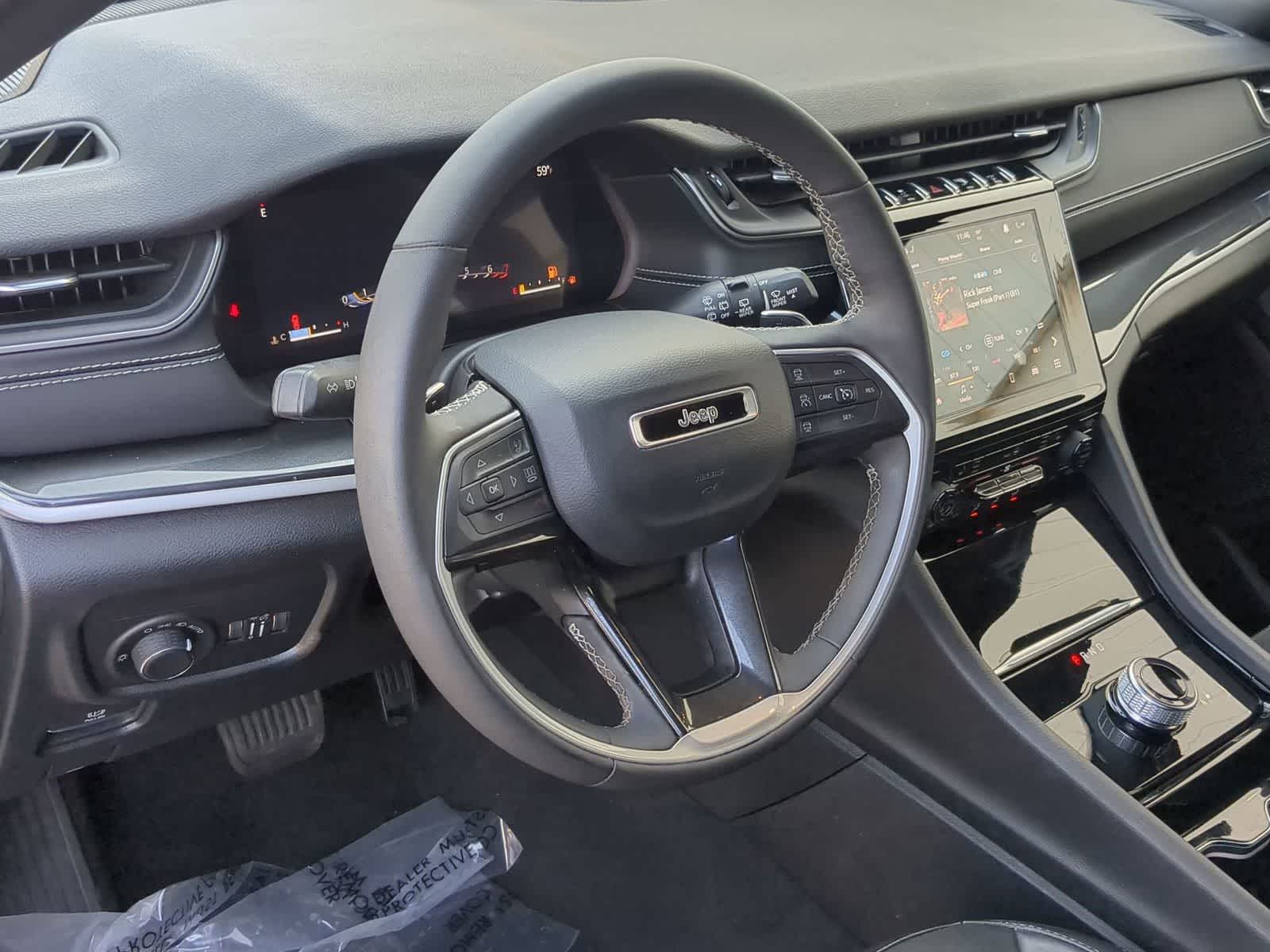 Thumbnail: 2023 Jeep Grand Cherokee - 10