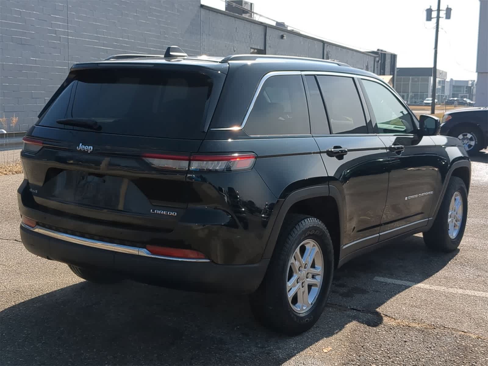 Thumbnail: 2023 Jeep Grand Cherokee - 14