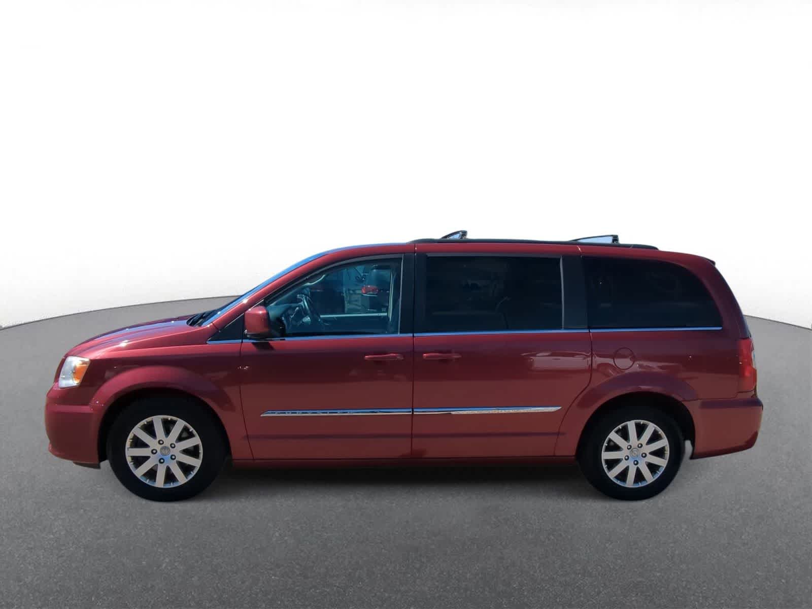 Thumbnail: 2014 Chrysler Town & Country - 5