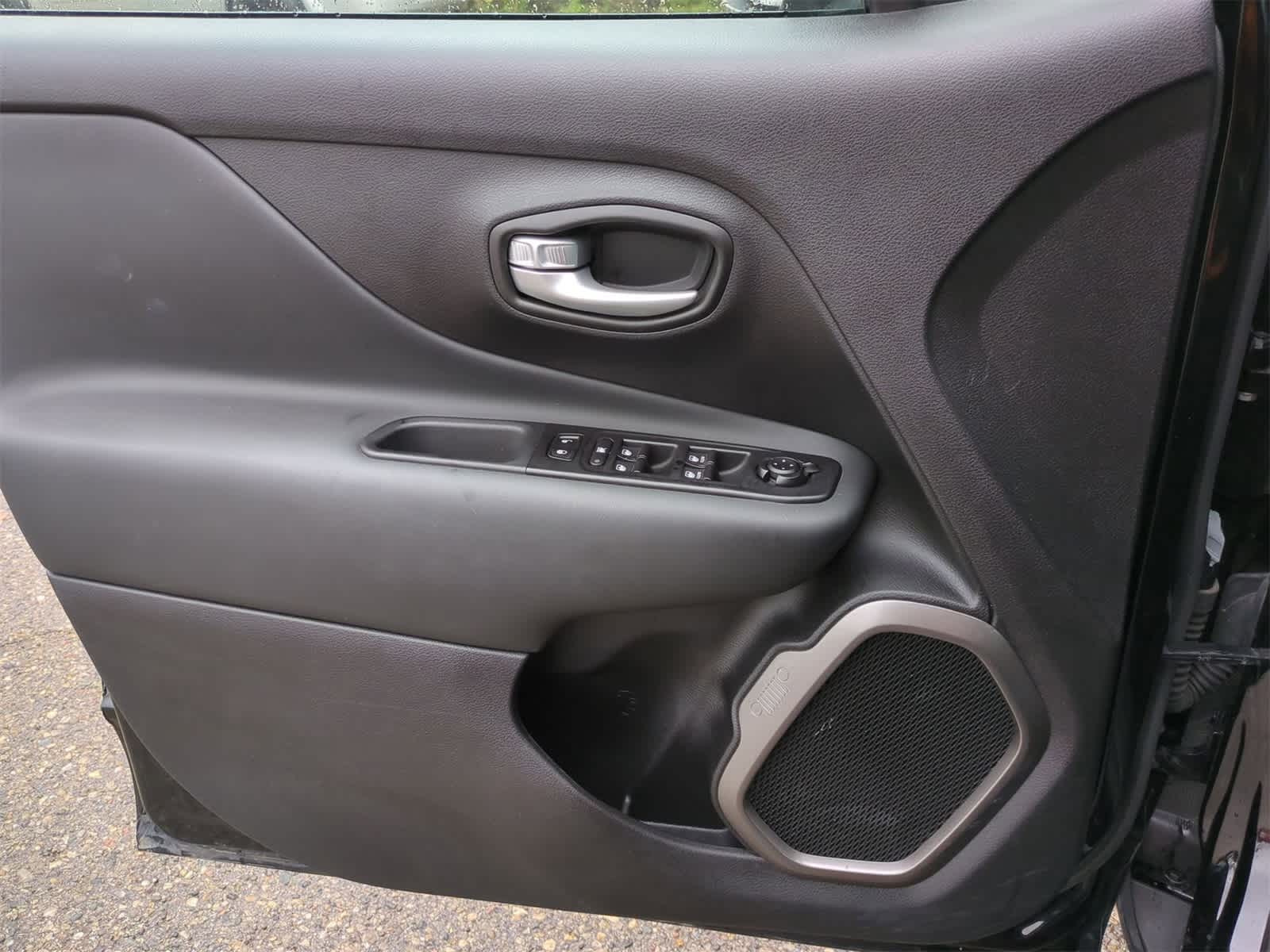 Thumbnail: 2023 Jeep Renegade - 30