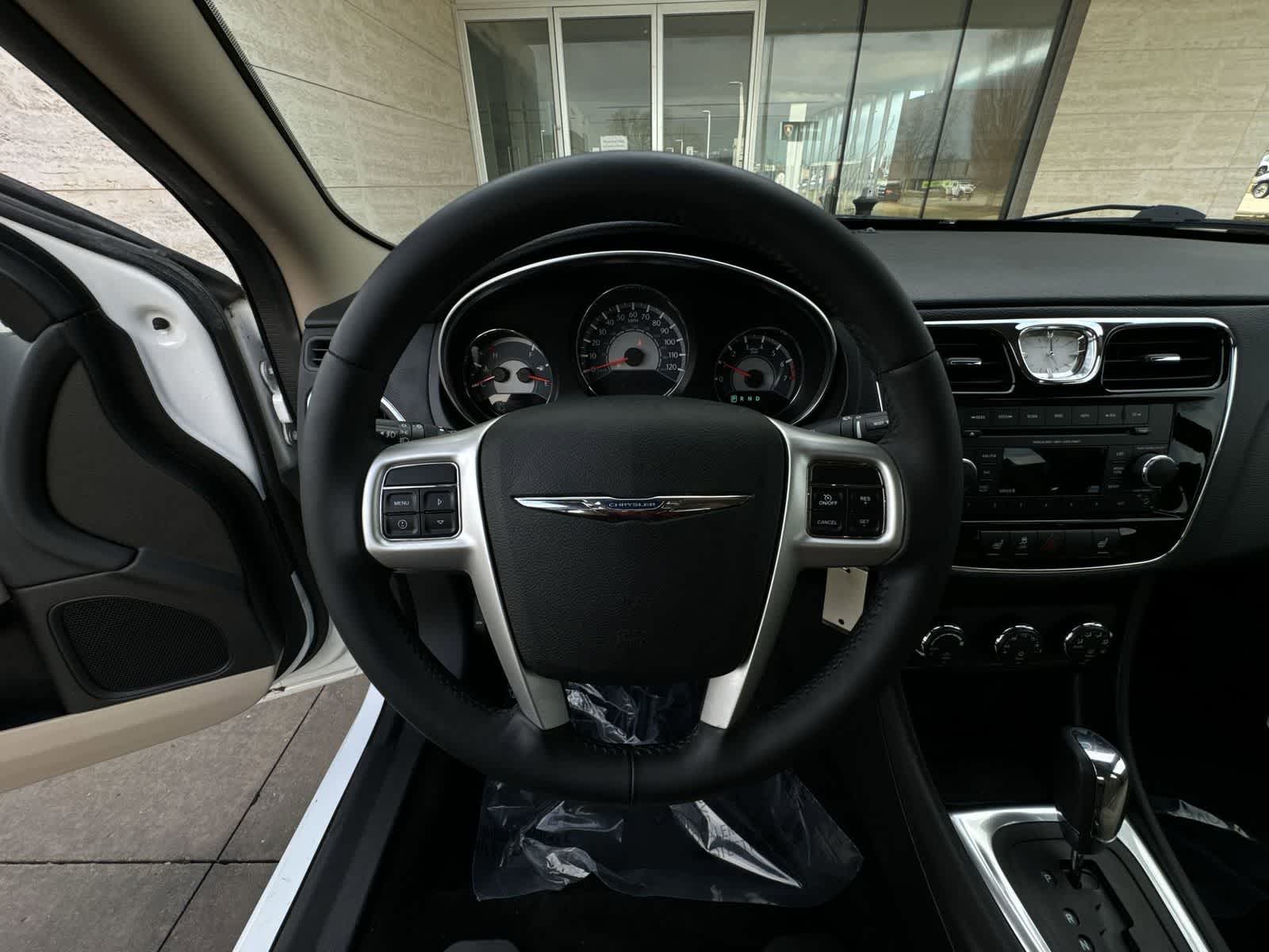 Thumbnail: 2013 Chrysler 200 - 23