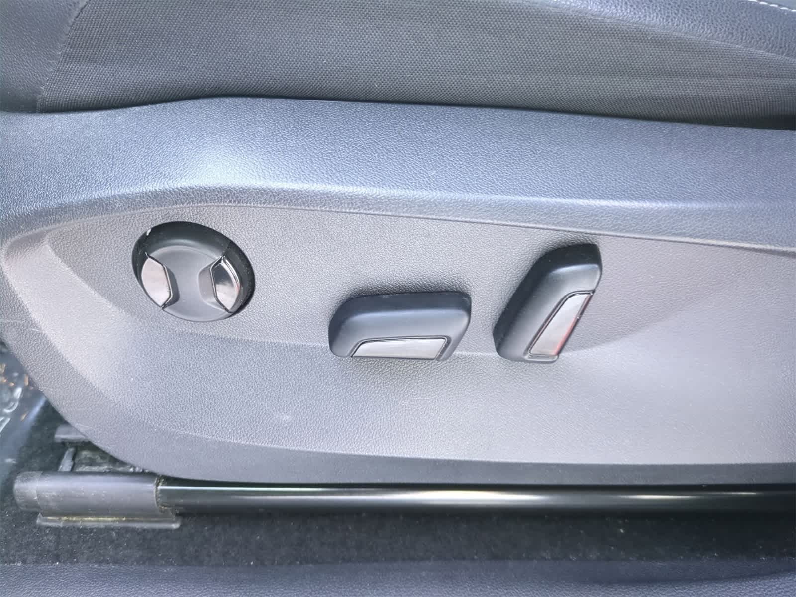 Thumbnail: 2022 Volkswagen Tiguan - 16