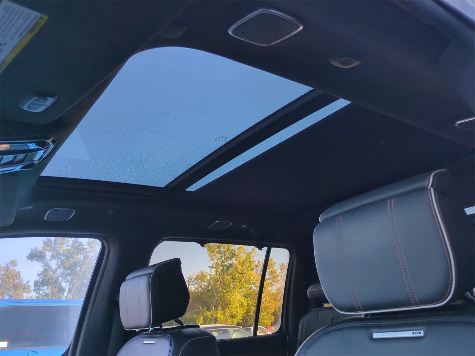 Thumbnail: 2022 Jeep Grand Wagoneer - 18