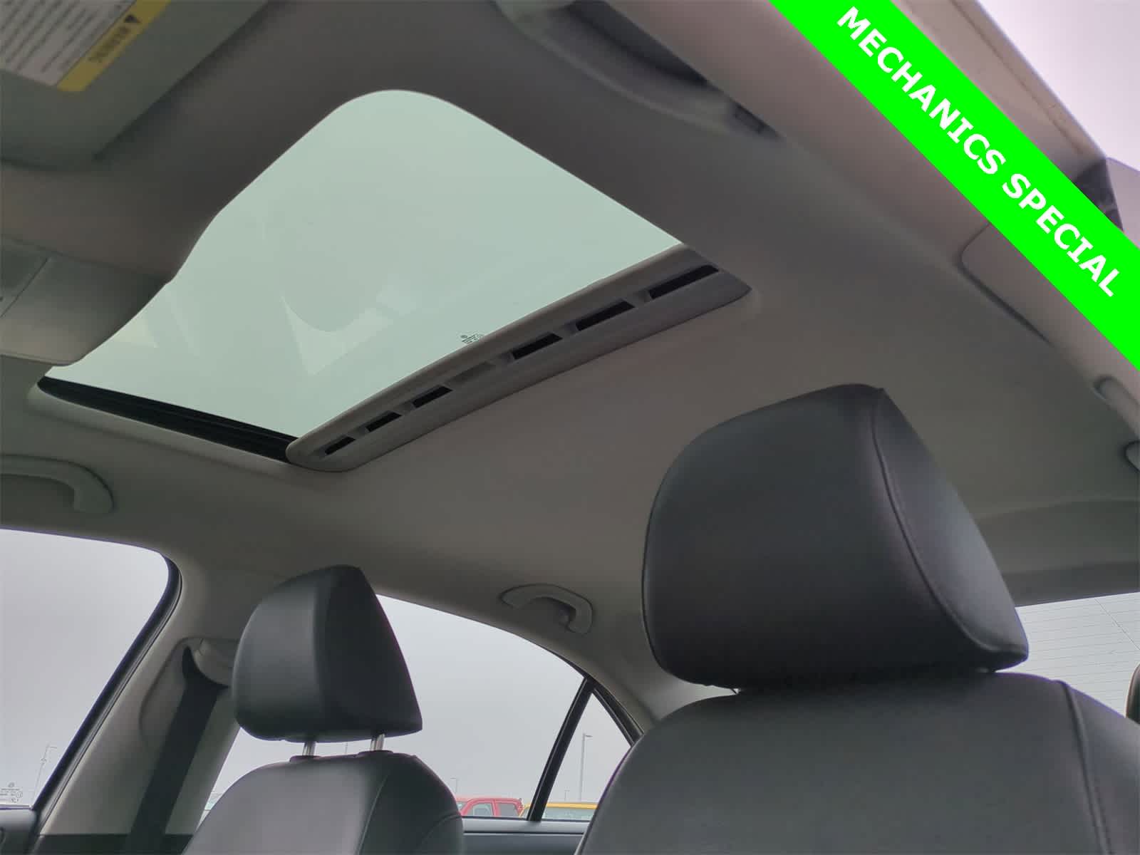 Thumbnail: 2011 Volkswagen Jetta - 18