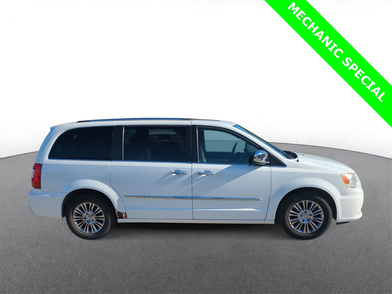 Thumbnail: 2011 Chrysler Town & Country - 9