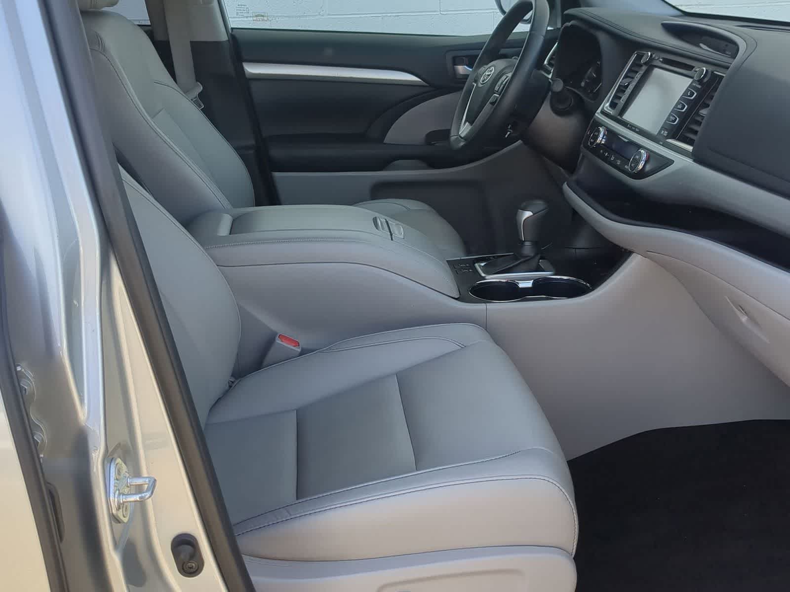 Thumbnail: 2019 Toyota Highlander - 21
