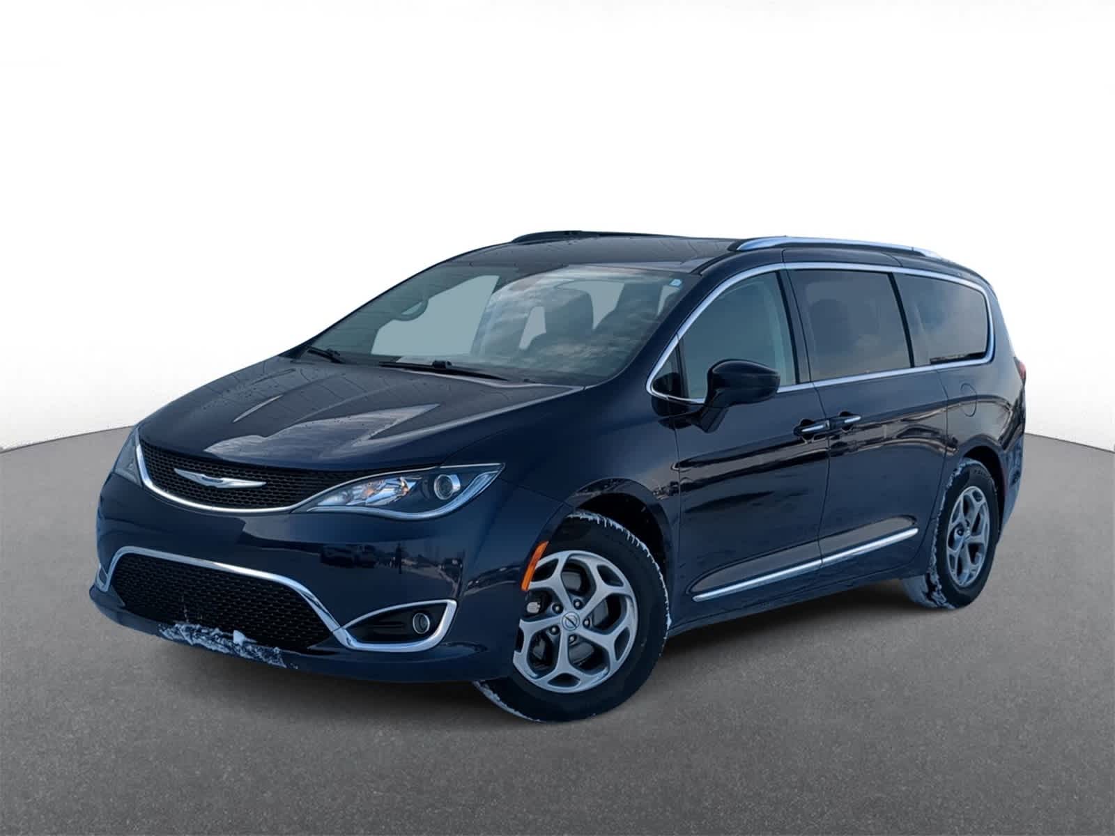 2018 Chrysler Pacifica Touring L Plus's photo