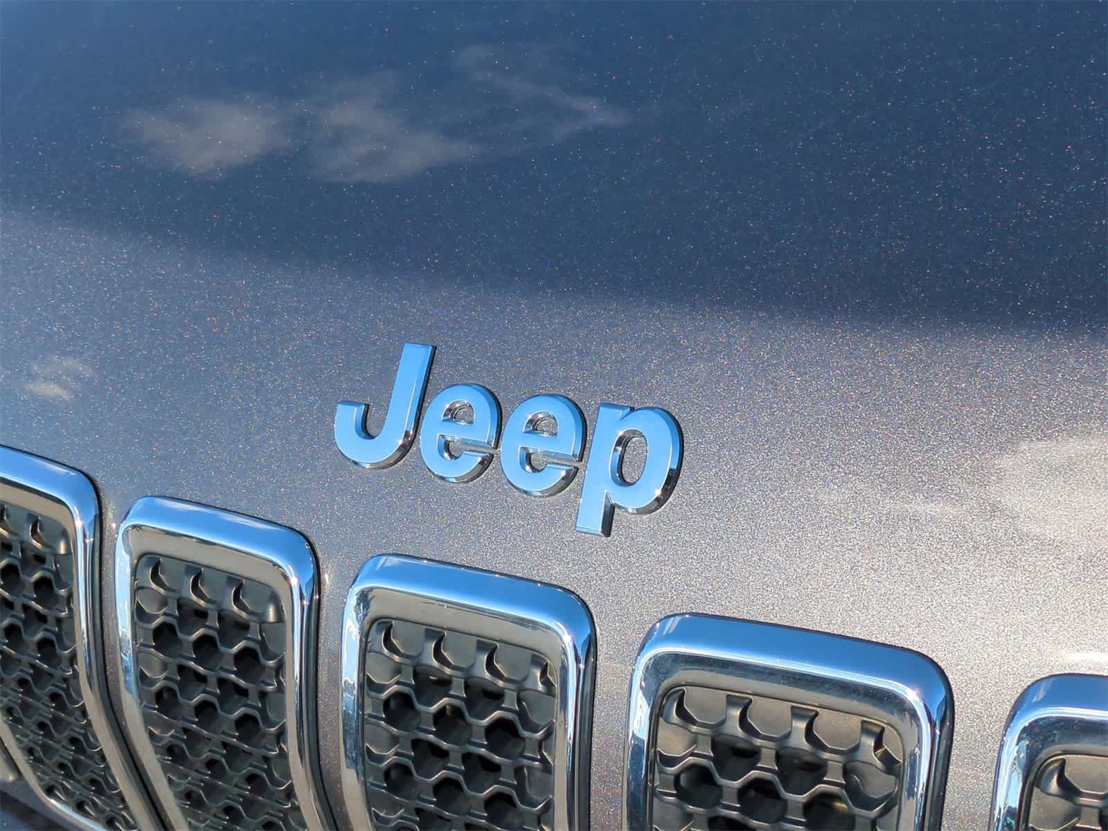 Thumbnail: 2021 Jeep Cherokee - 12