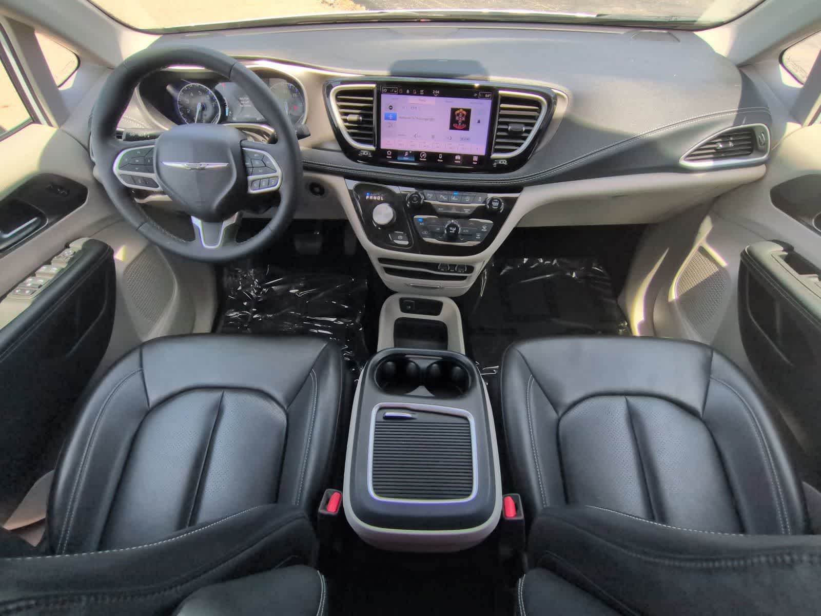 Thumbnail: 2023 Chrysler Pacifica - 16
