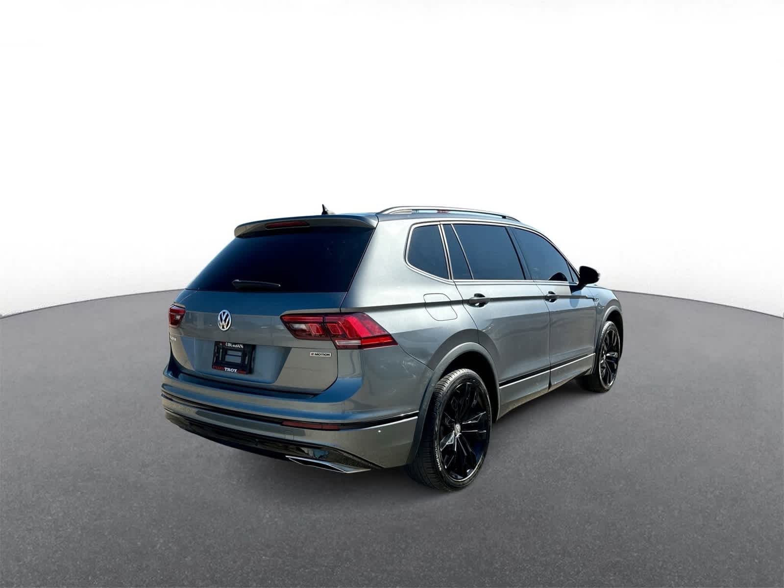 Thumbnail: 2021 Volkswagen Tiguan - 8