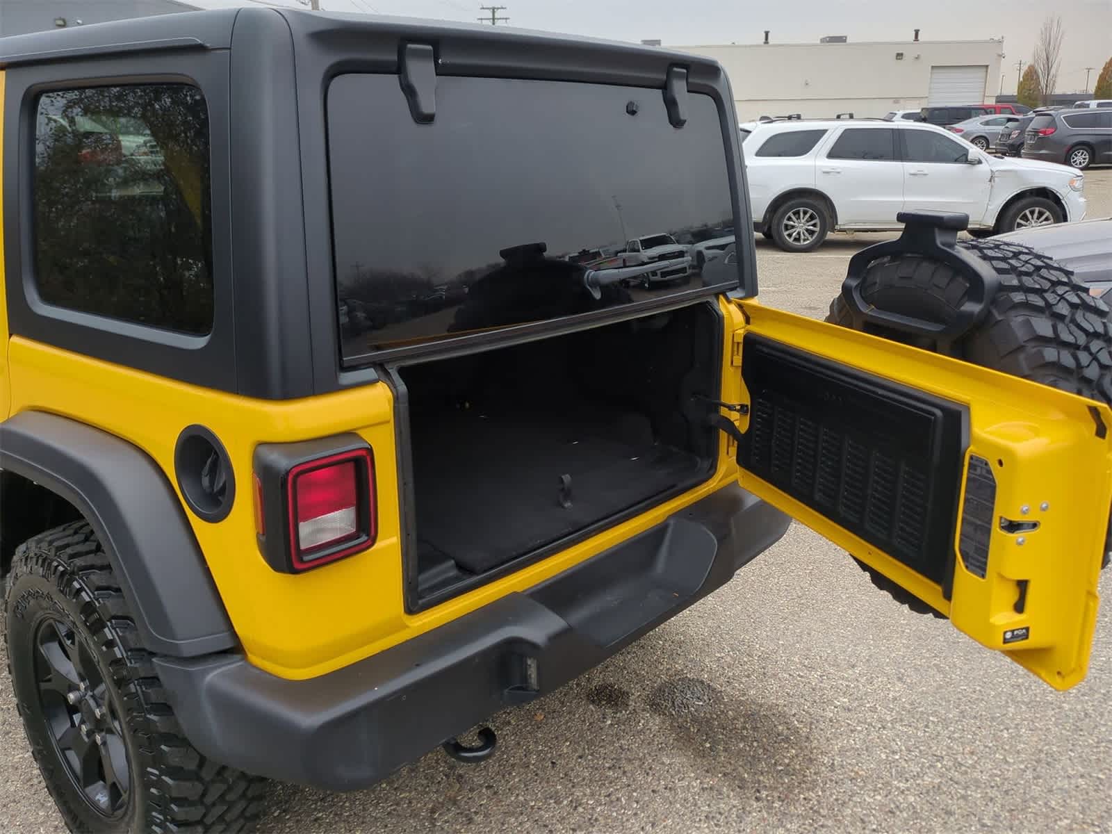 Thumbnail: 2021 Jeep Wrangler - 33