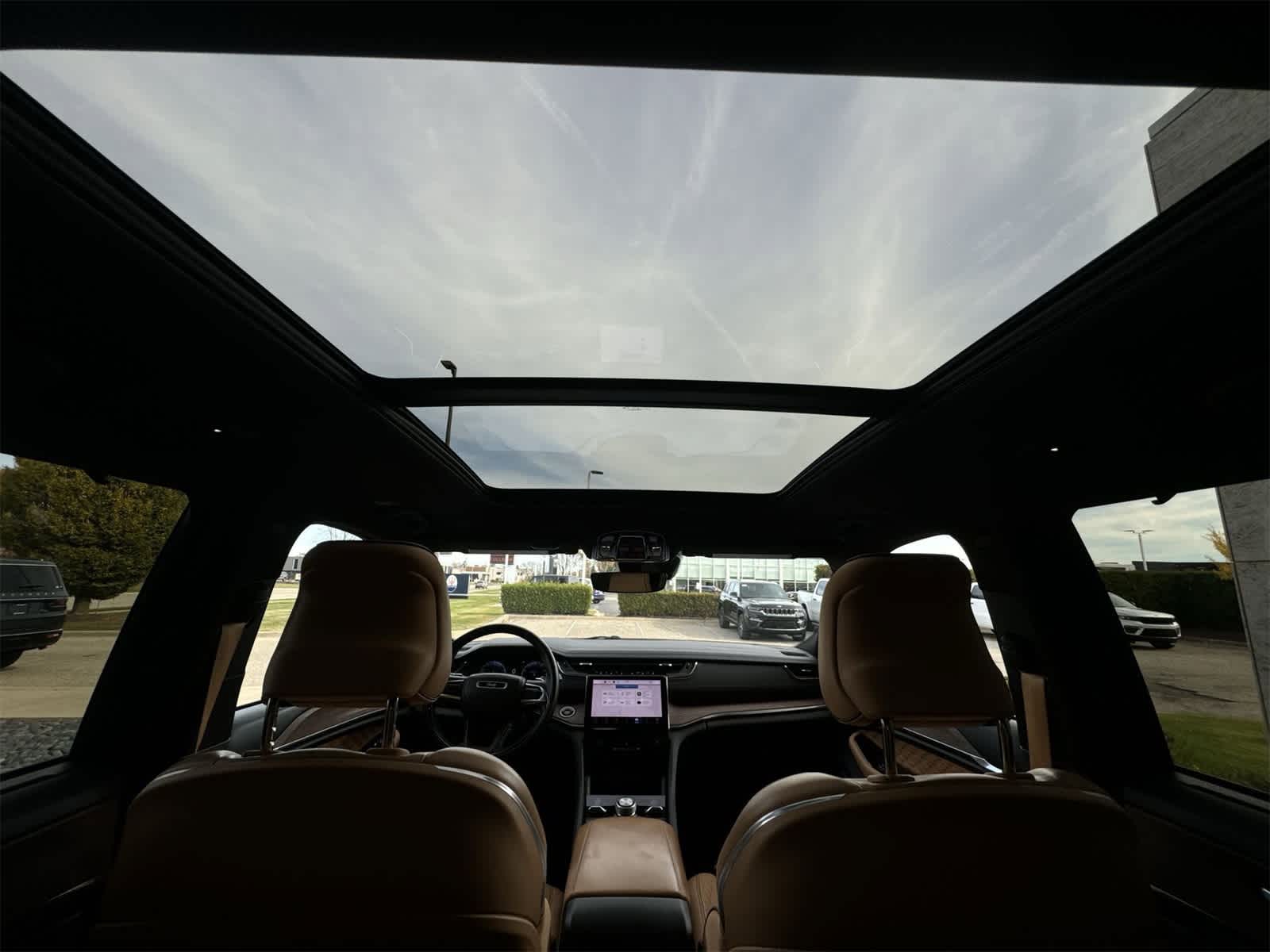 Thumbnail: 2023 Jeep Grand Cherokee L - 24