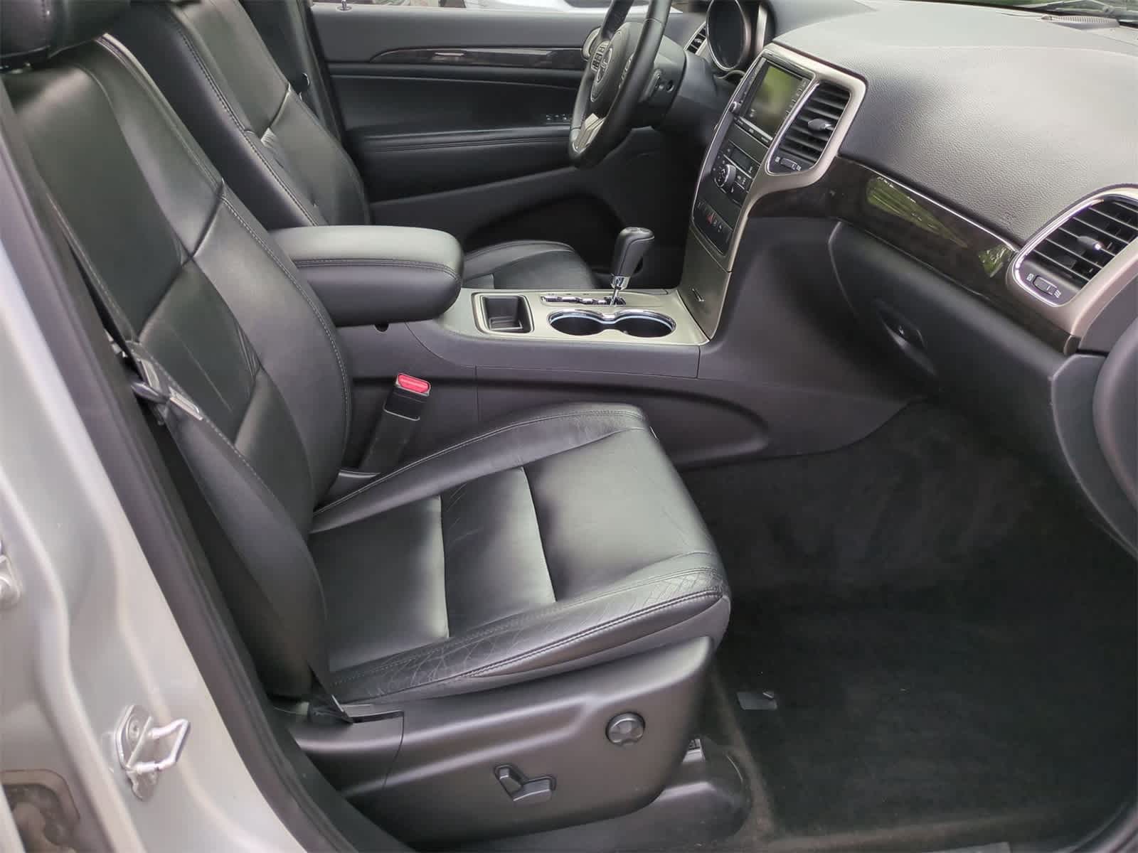 Thumbnail: 2011 Jeep Grand Cherokee - 20